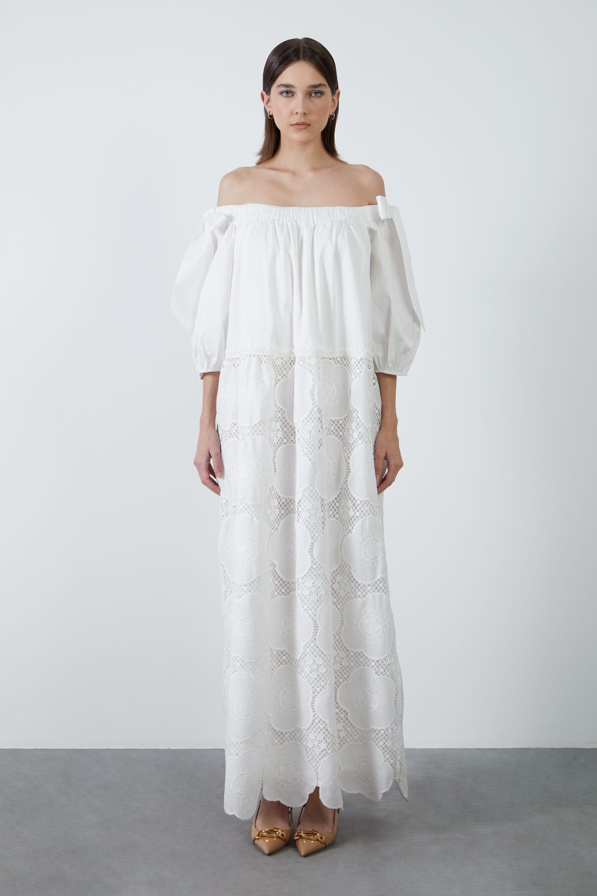 Madonna Yaka Etekucu Dantelli Uzun Elbise