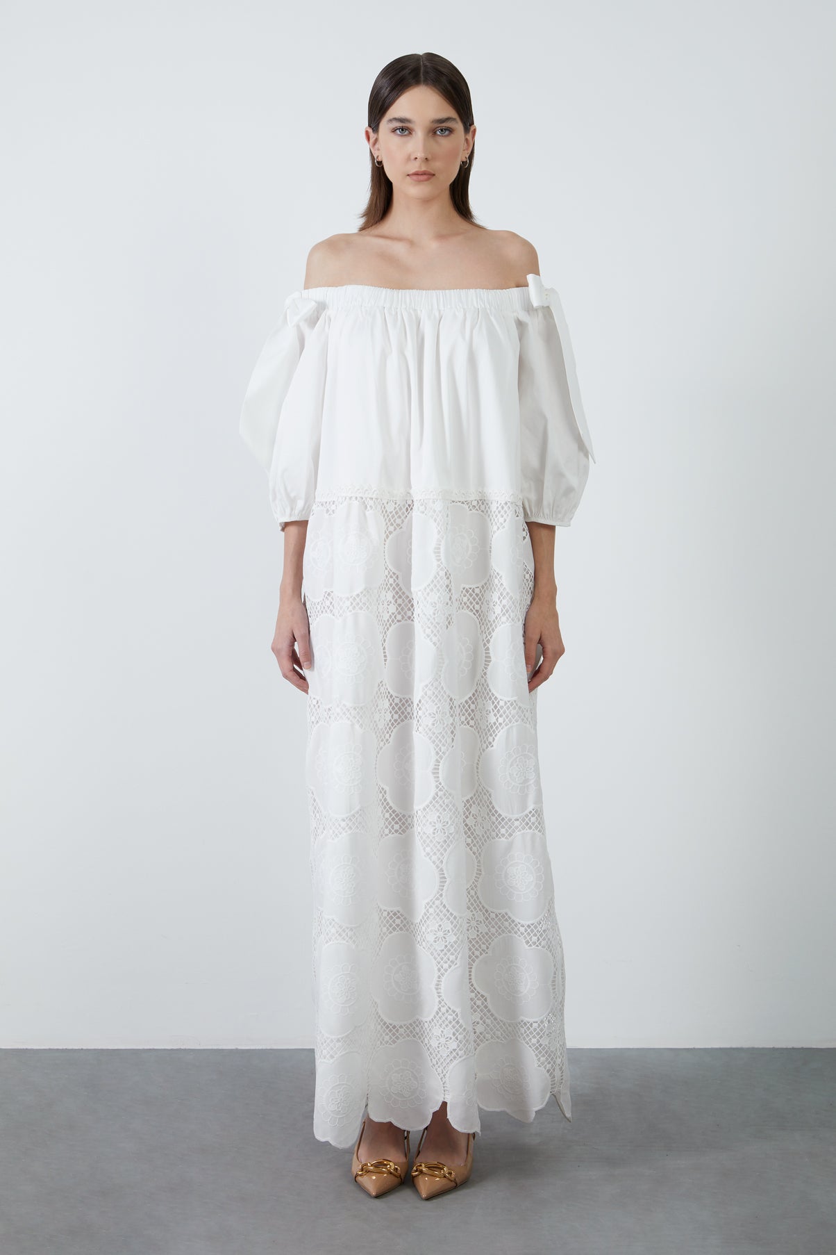 Madonna Yaka Etekucu Dantelli Uzun Elbise