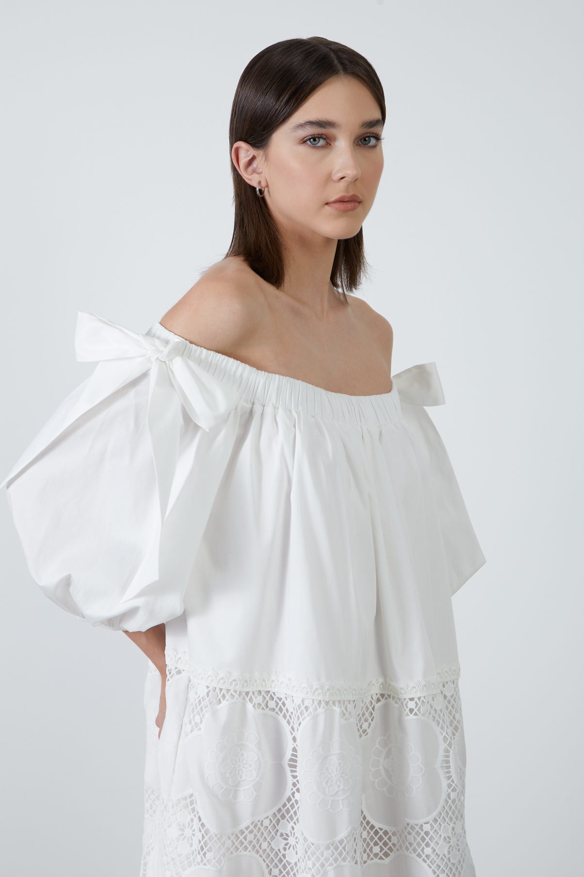 Madonna Yaka Etekucu Dantelli Uzun Elbise