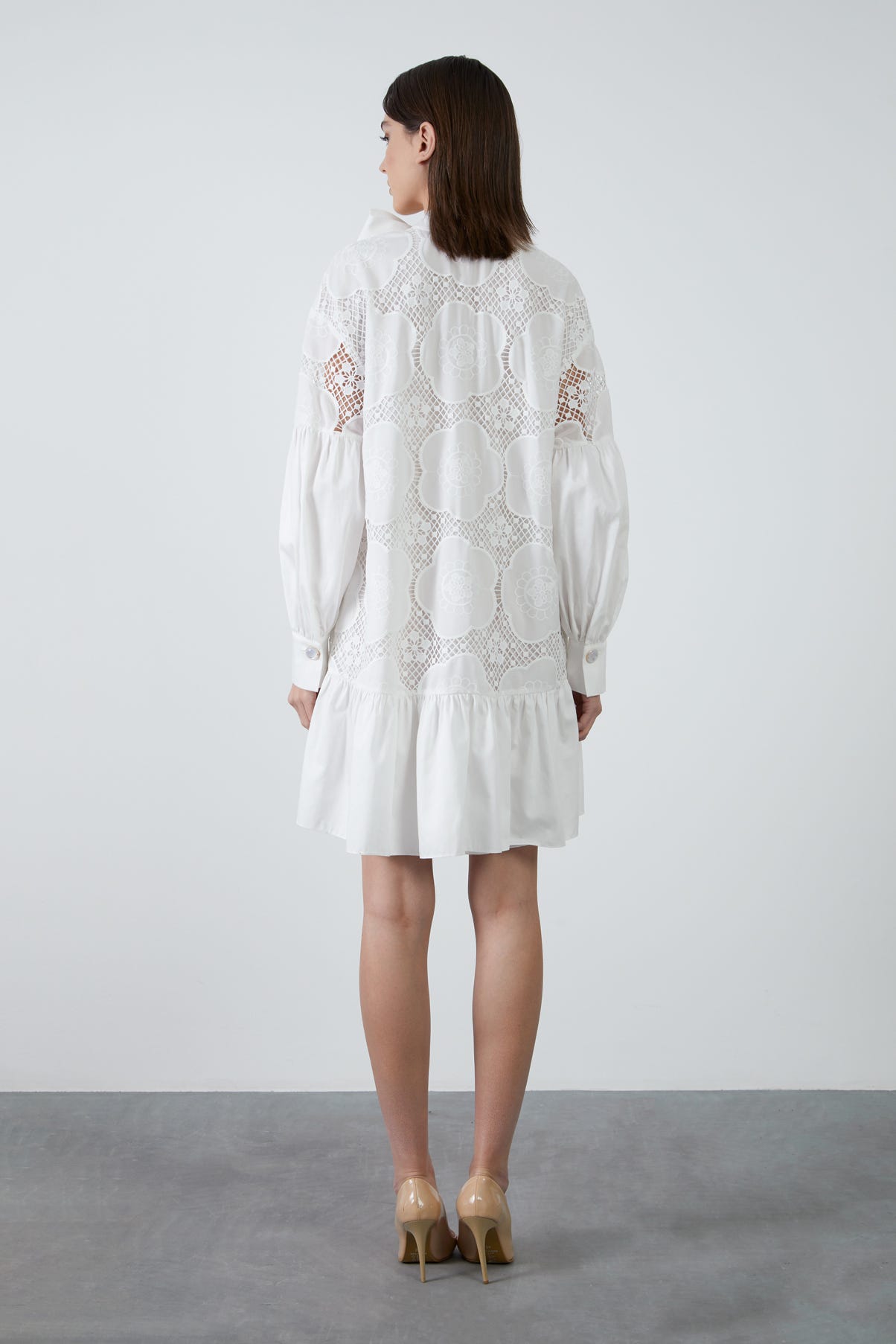 Yakası Bağlanabilir Dantelli Mini Elbise