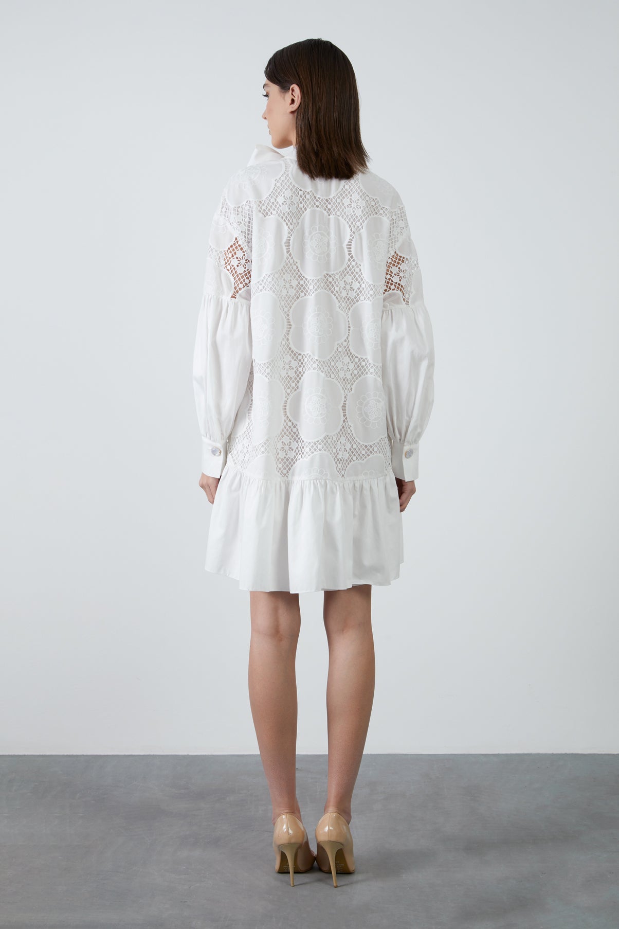 Yakası Bağlanabilir Dantelli Mini Elbise