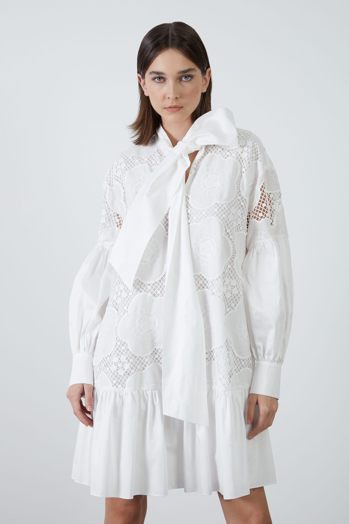 Yakası Bağlanabilir Dantelli Mini Elbise