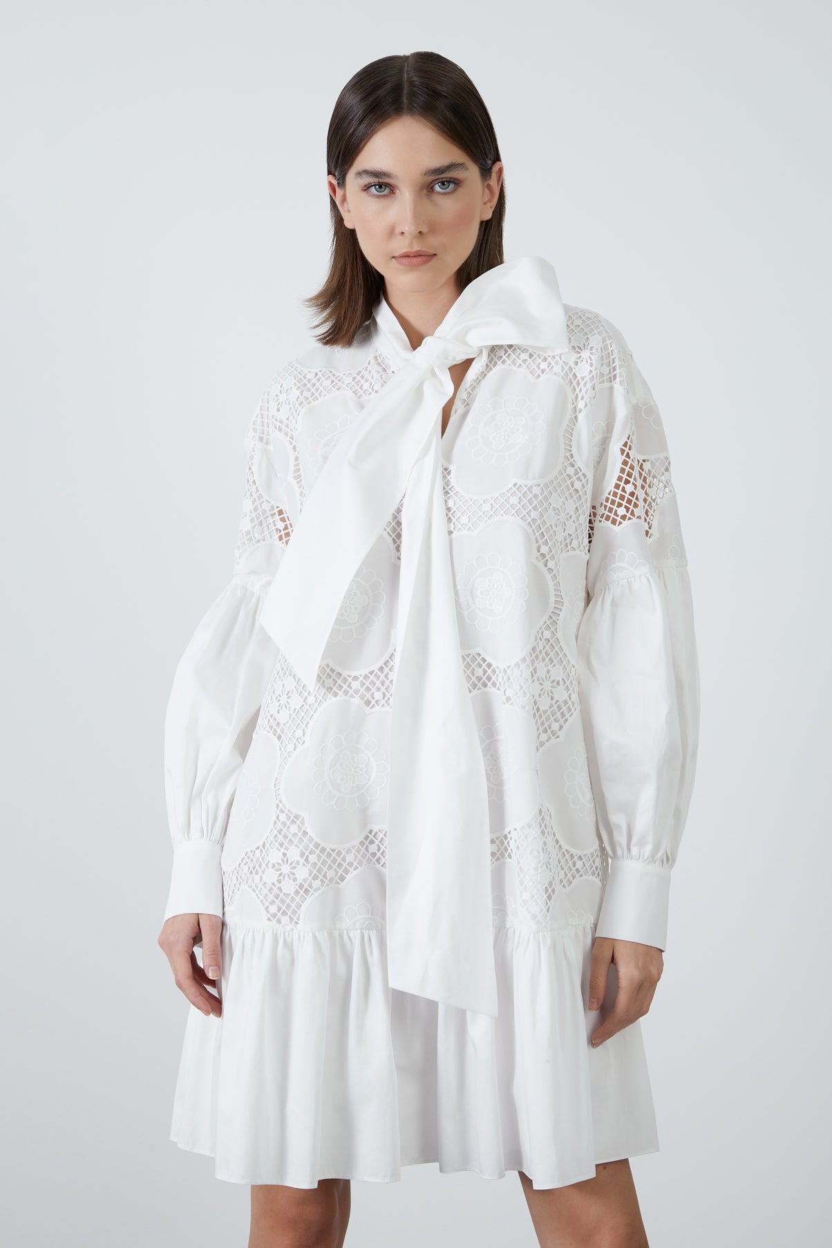 Yakası Bağlanabilir Dantelli Mini Elbise