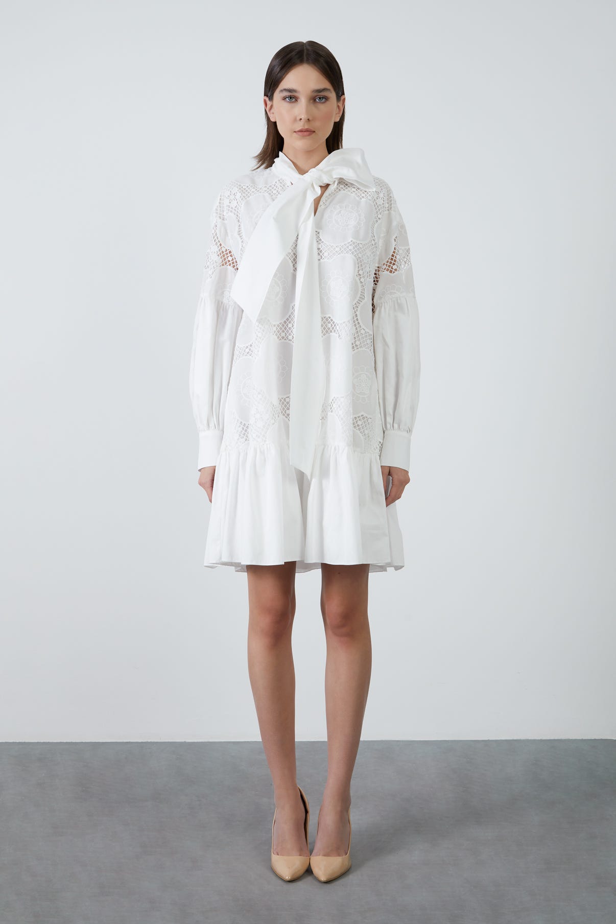 Yakası Bağlanabilir Dantelli Mini Elbise