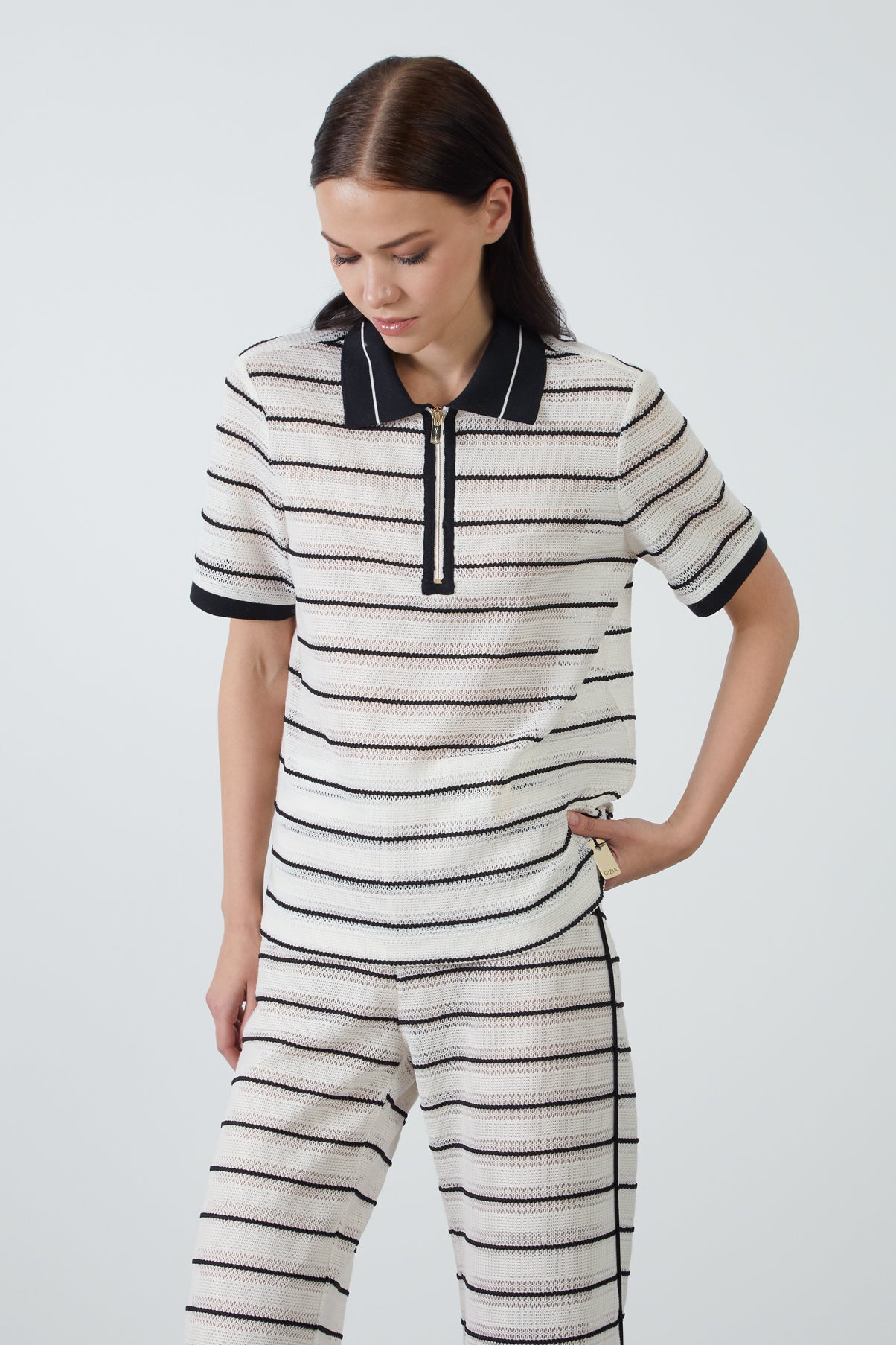 Triko Detaylı Önü Fermuarlı T-Shirt