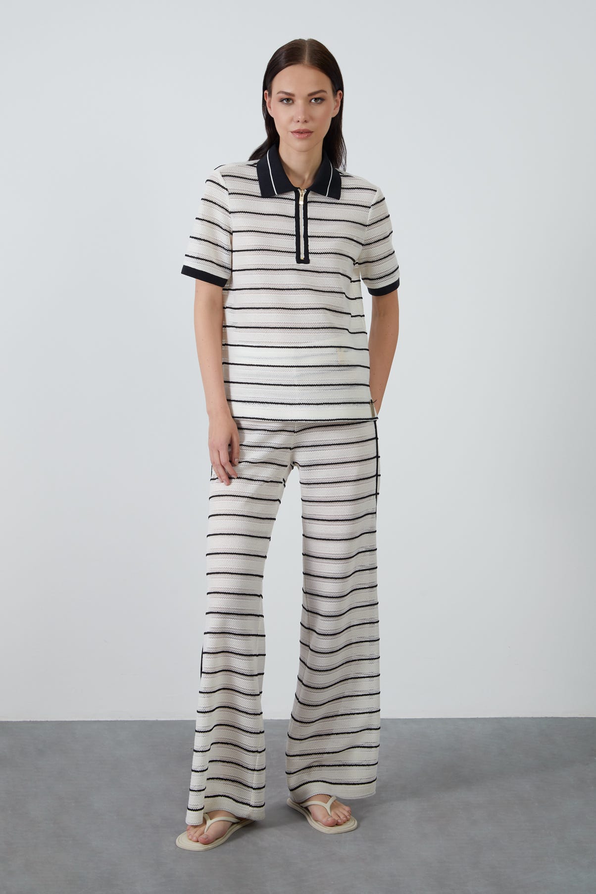 Triko Detaylı Önü Fermuarlı T-Shirt