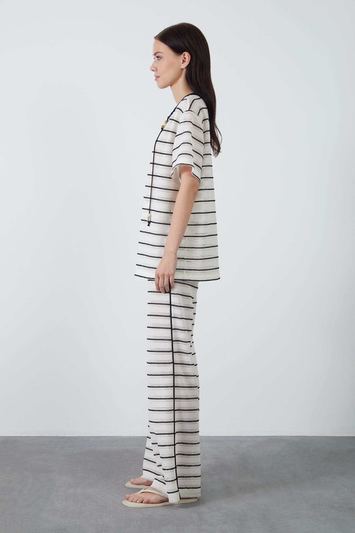 Boyundan Bağcık Aksesuarlı T-Shirt