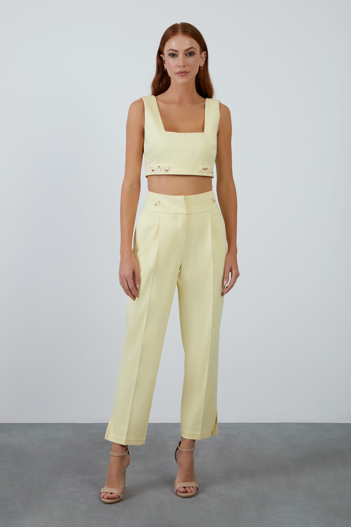 İşlemeli Paçası Yırtmaçlı Pantolon