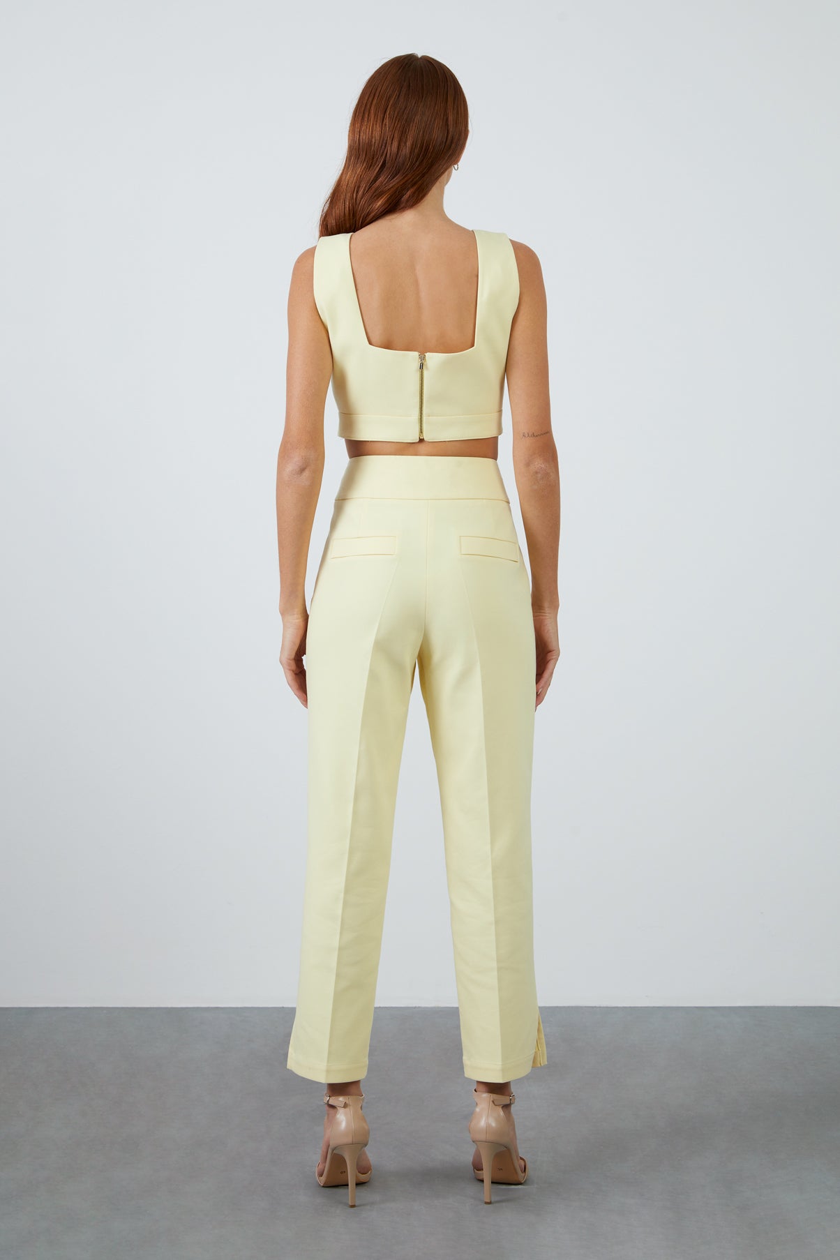 İşlemeli Paçası Yırtmaçlı Pantolon