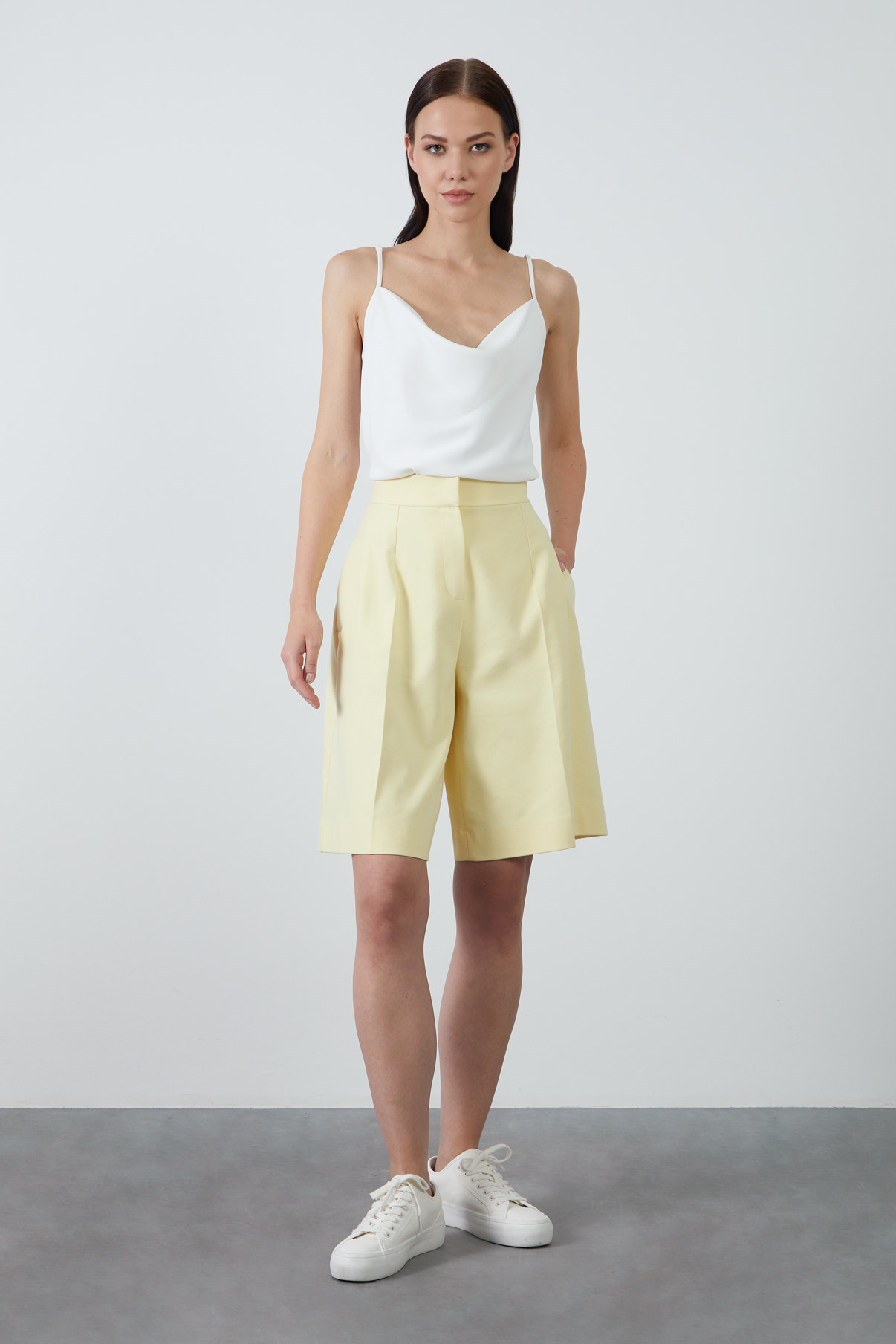 Cep Detaylı Bol Paça Şort