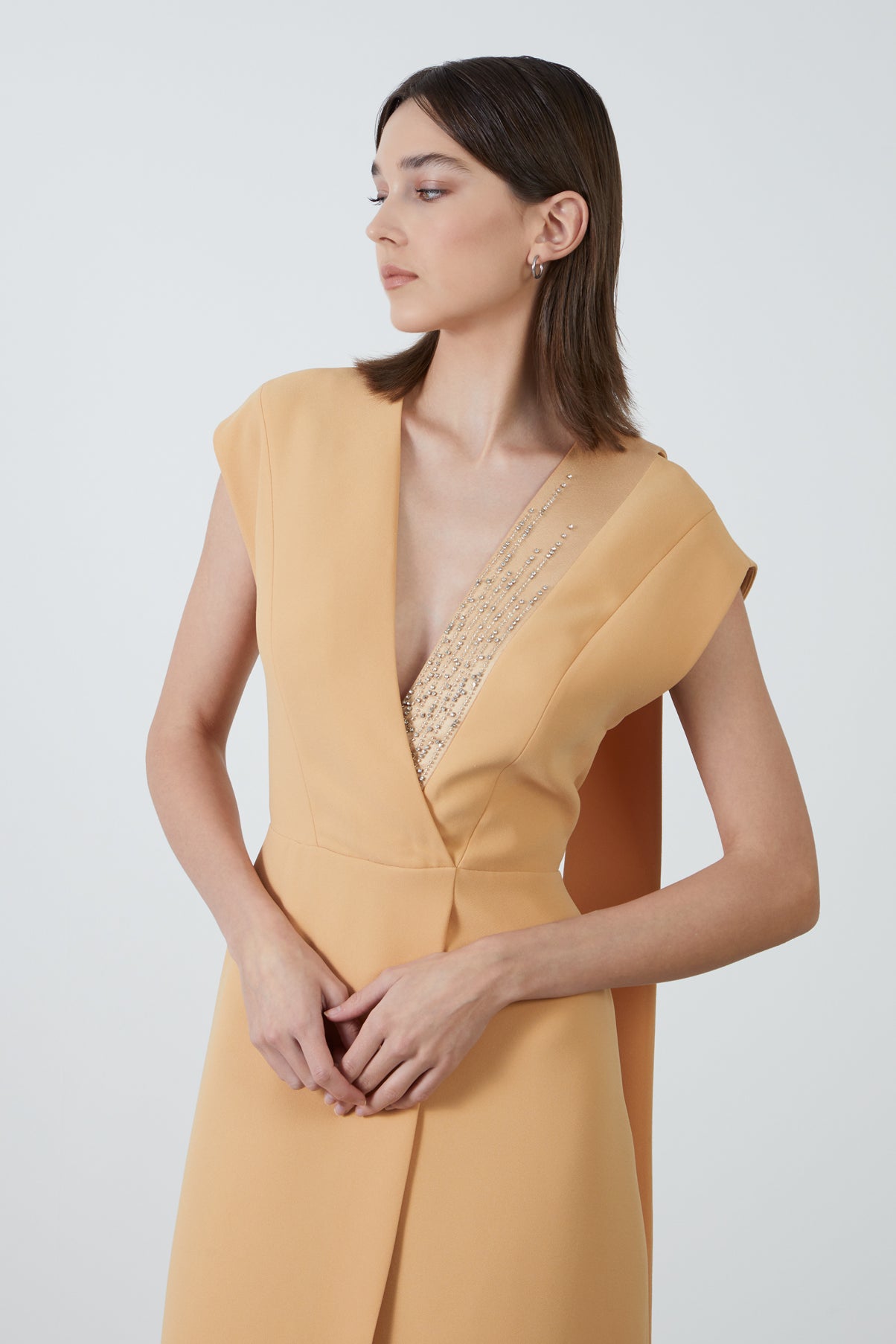 Yakası İşlemeli Önden Yırtmaçlı Somon Rengi Uzun Elbise