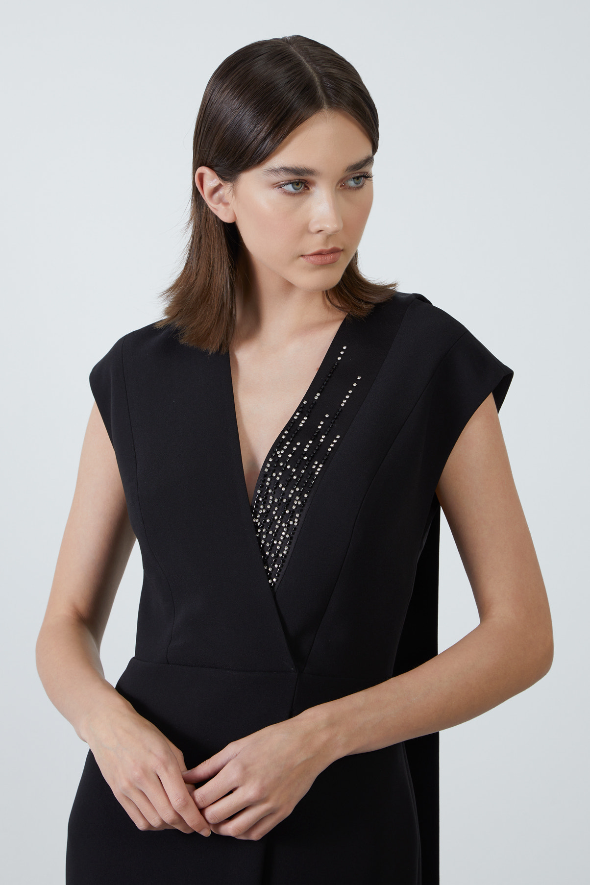 Yakası İşlemeli Önden Yırtmaçlı Somon Rengi Uzun Elbise