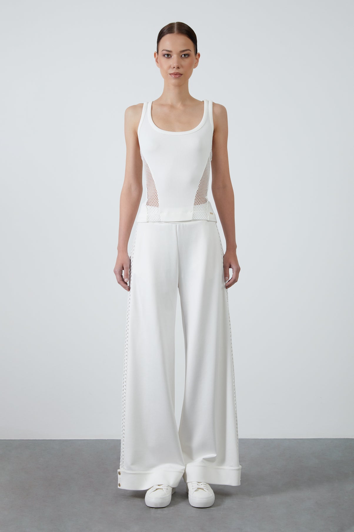 Yanları File Detaylı Cebi Fermuarlı Bol Paça Eşofman Altı