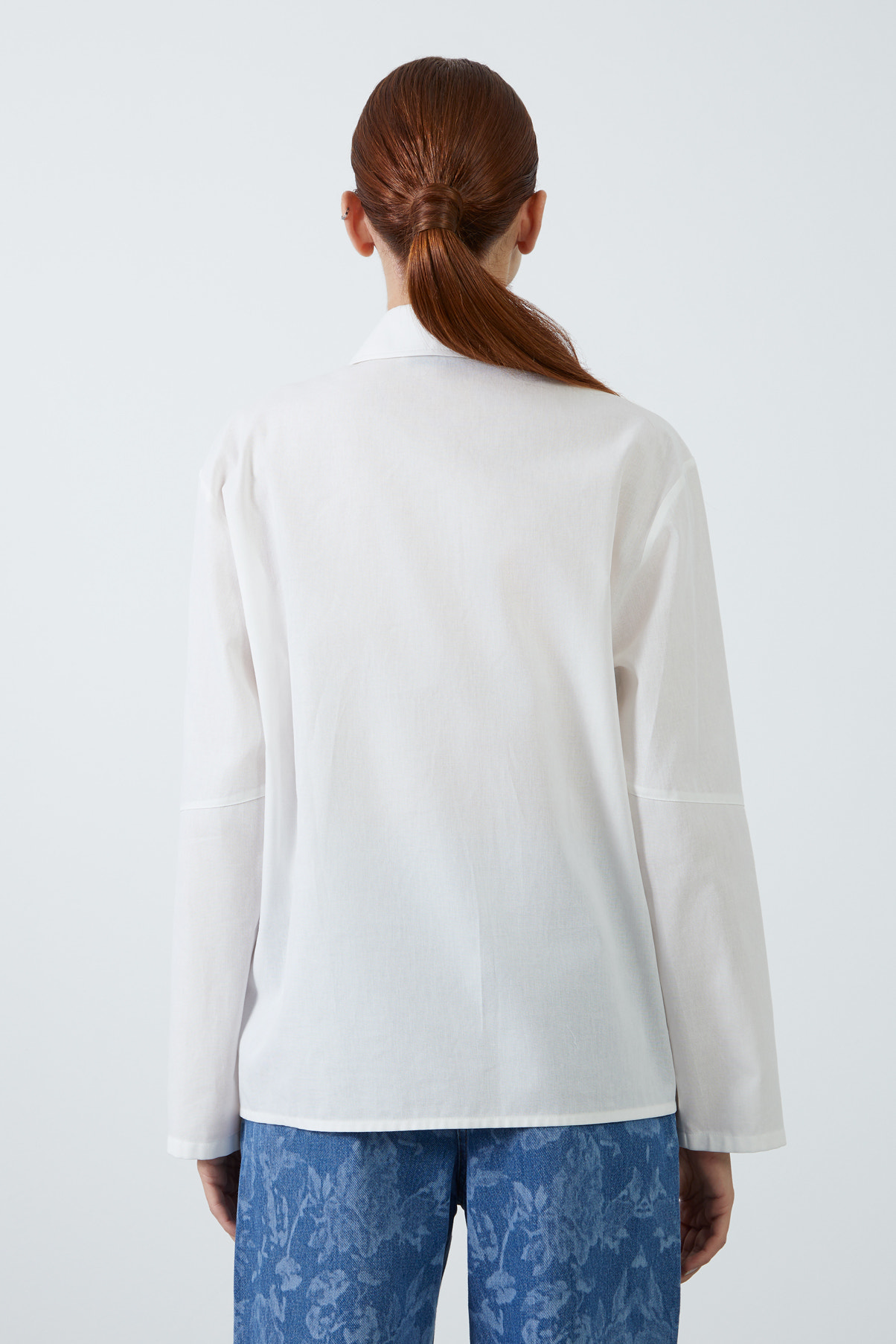 Kollarda Düğme Detaylı Gömlek