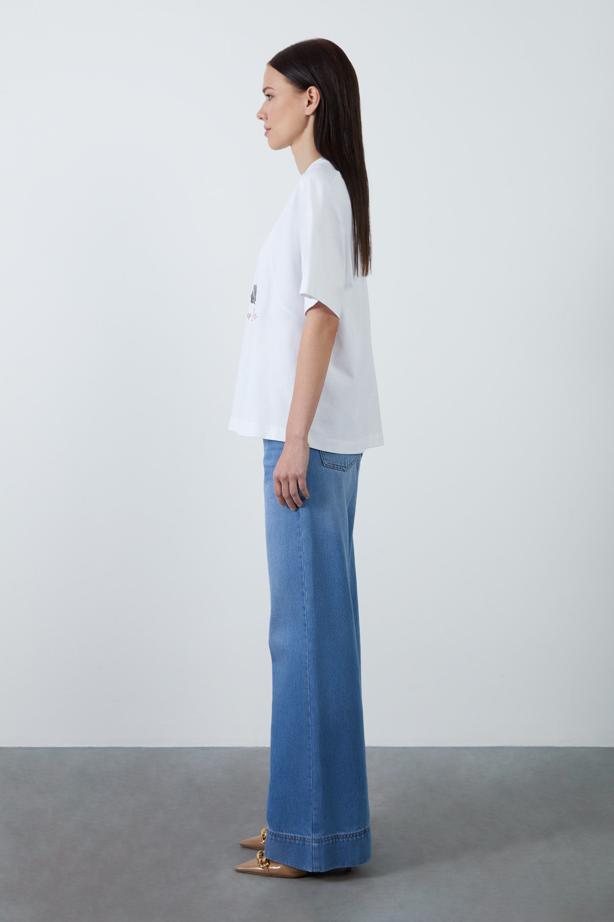 Ön Beden Gül Baskı Detaylı Kısa Kollu T-Shirt