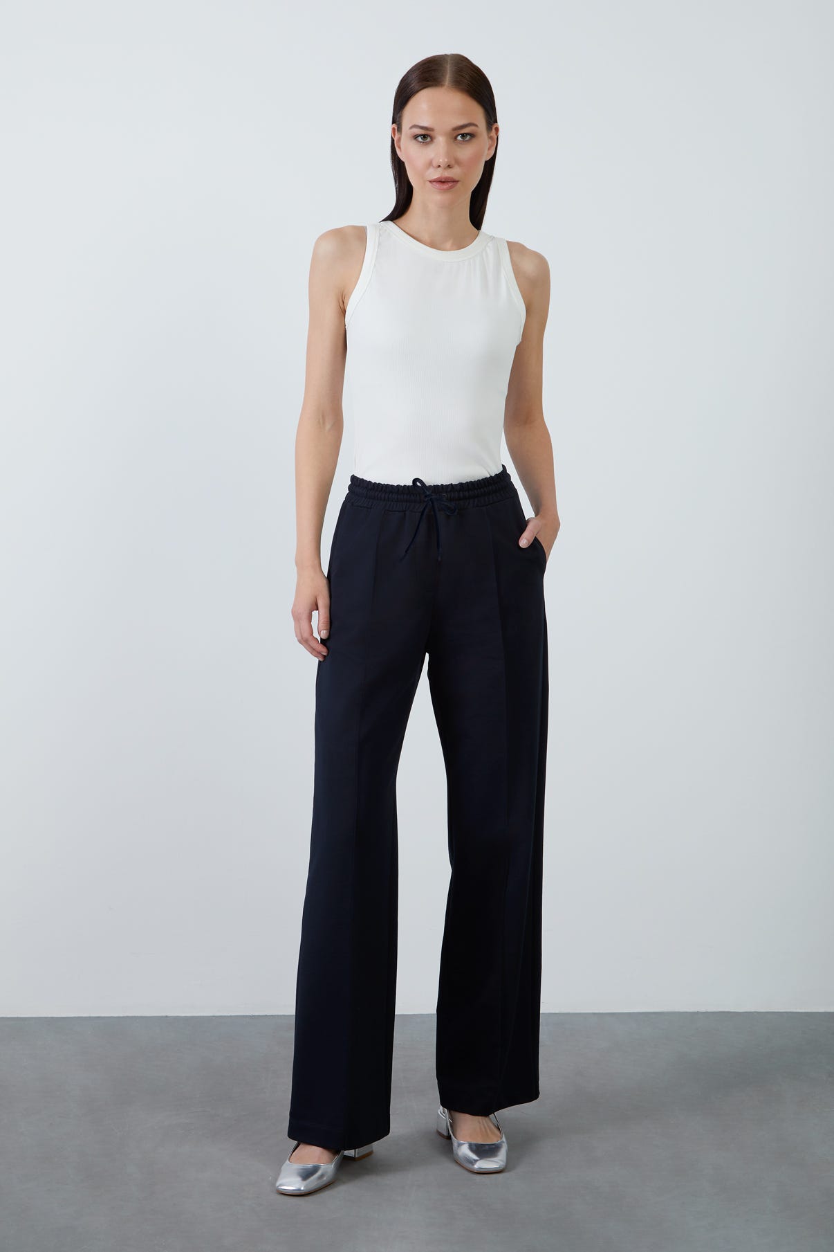 Beli Kordon Ve Lastikli Eşofman Altı