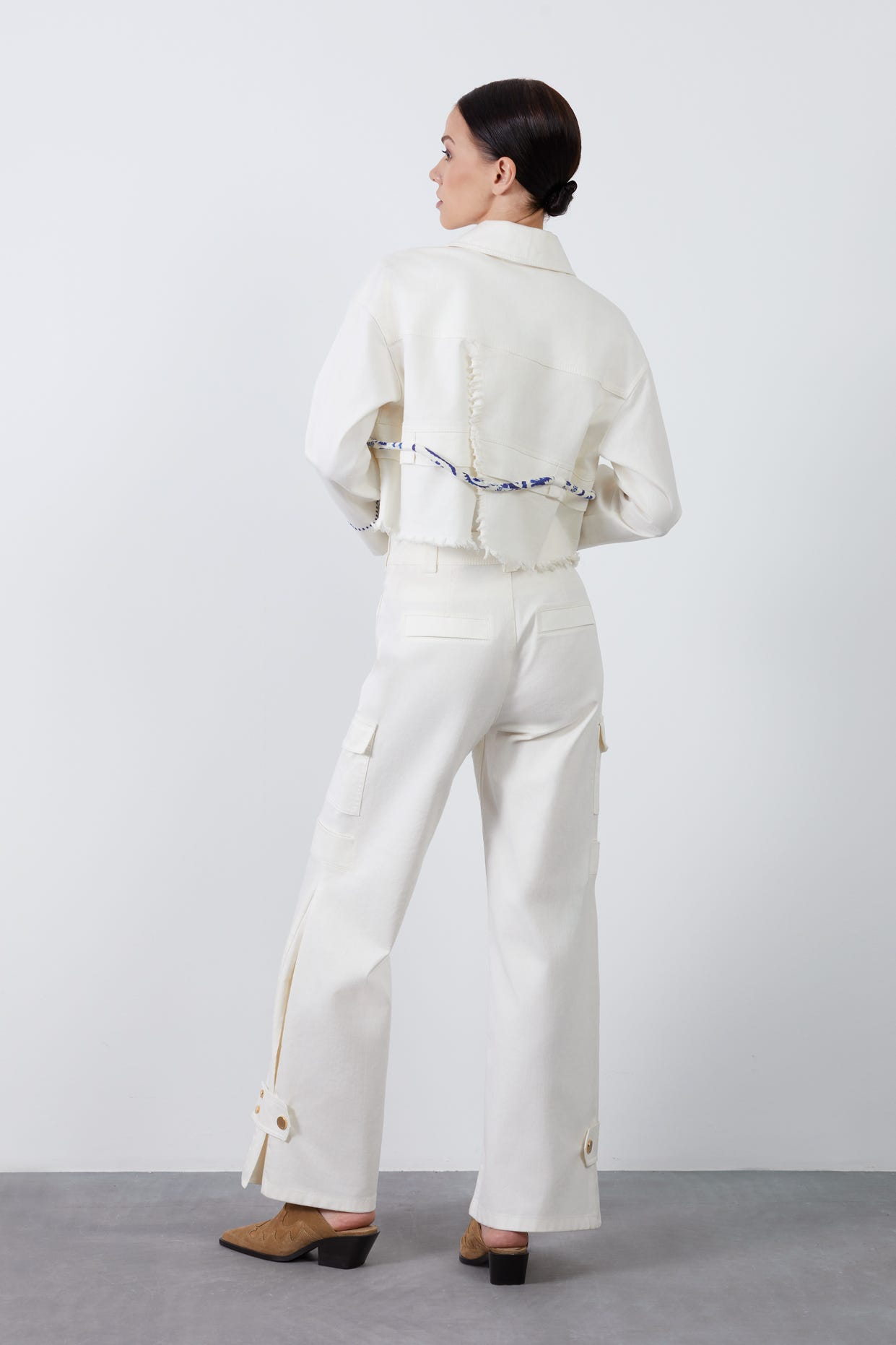 Ucu İşlemeli Kordon Detaylı Jean Ceket