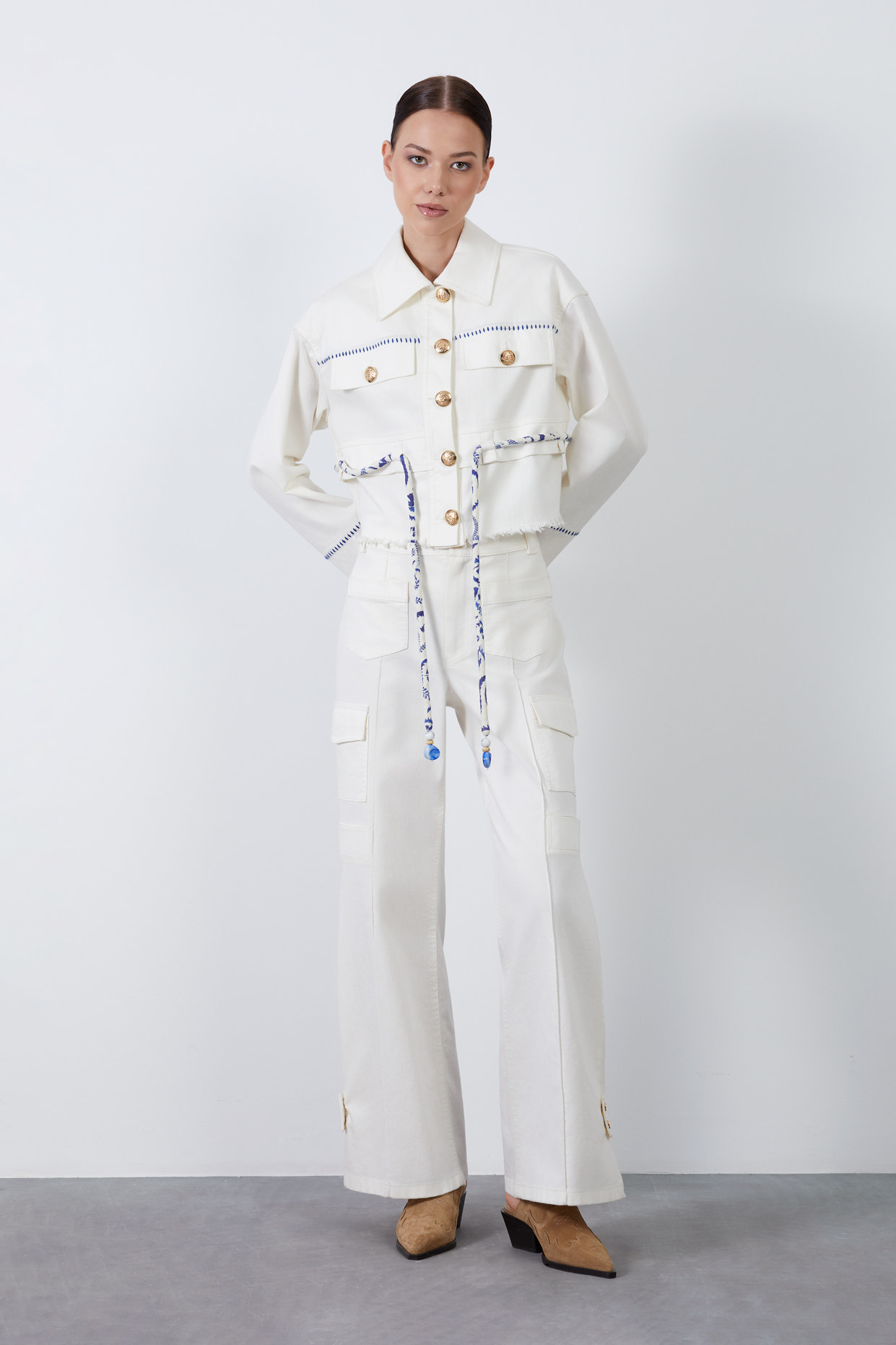 Ucu İşlemeli Kordon Detaylı Jean Ceket