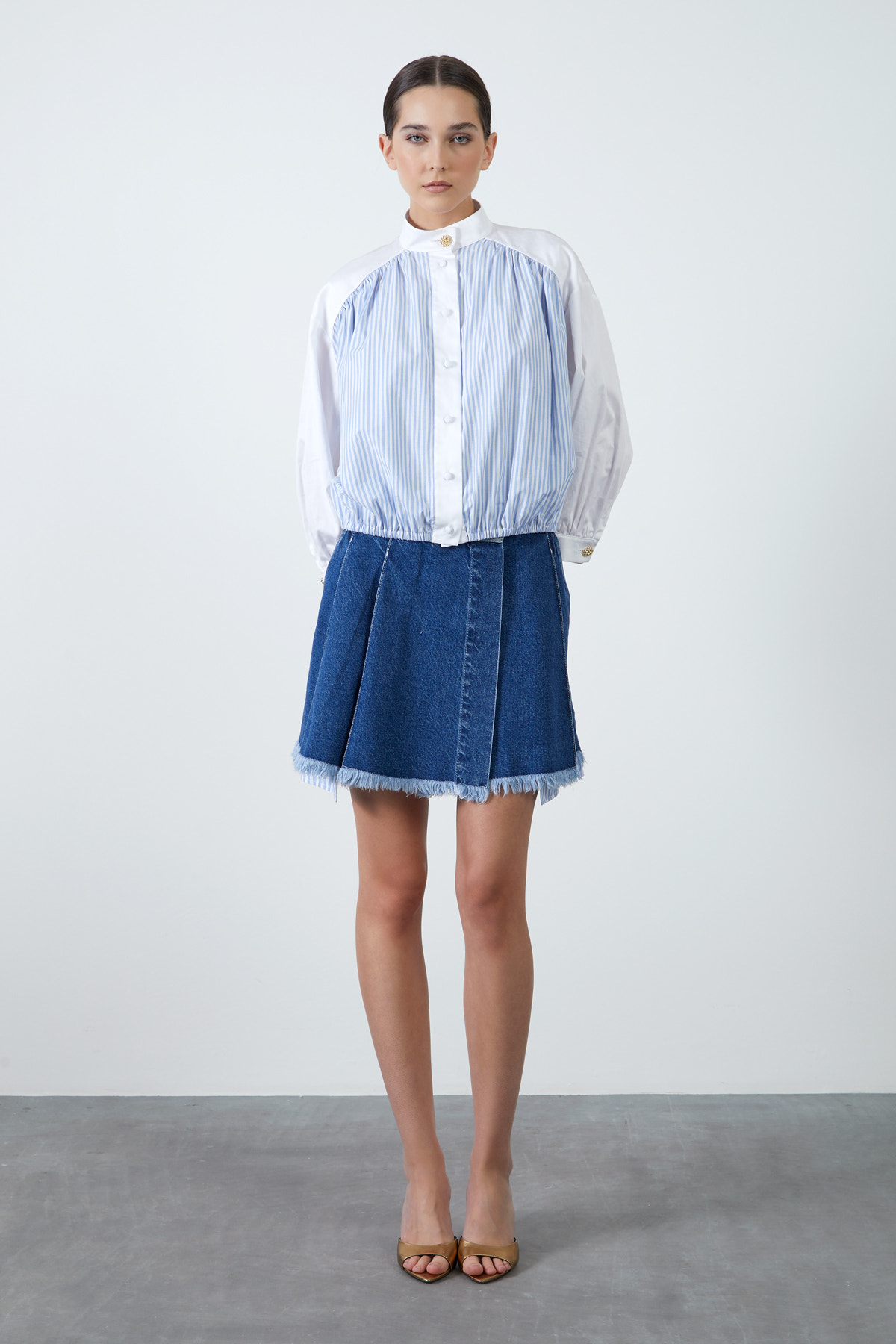 Düğme Detaylı Dik Yaka Poplin Gömlek