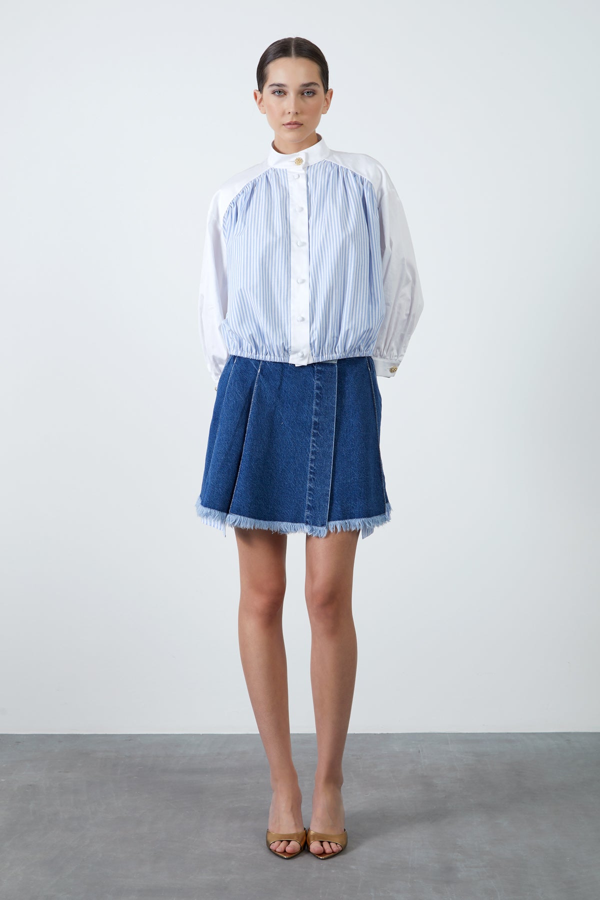 Düğme Detaylı Dik Yaka Poplin Gömlek