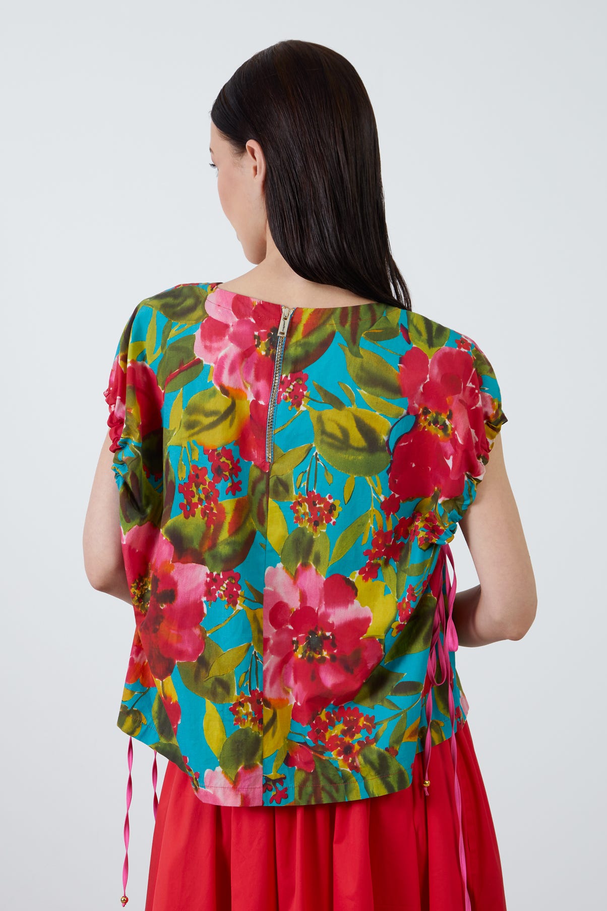 Kol Bağlama Detaylı Arkası Fermuarlı T-Shirt