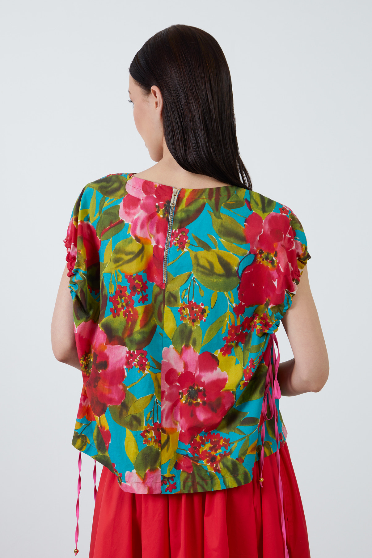 Kol Bağlama Detaylı Arkası Fermuarlı T-Shirt