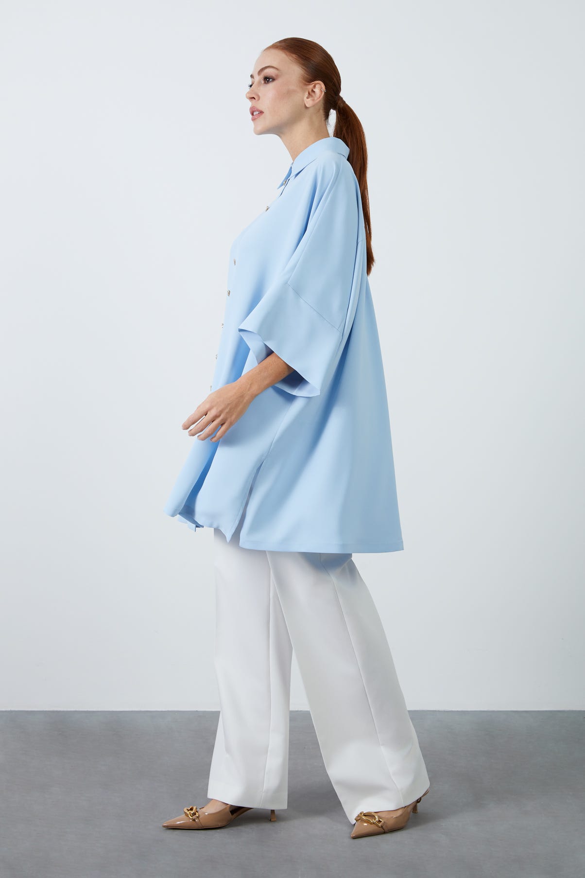 Önü Metal Düğmeli Duble Truvakar Kollu Yanları Yırtmaçlı Mini Elbise