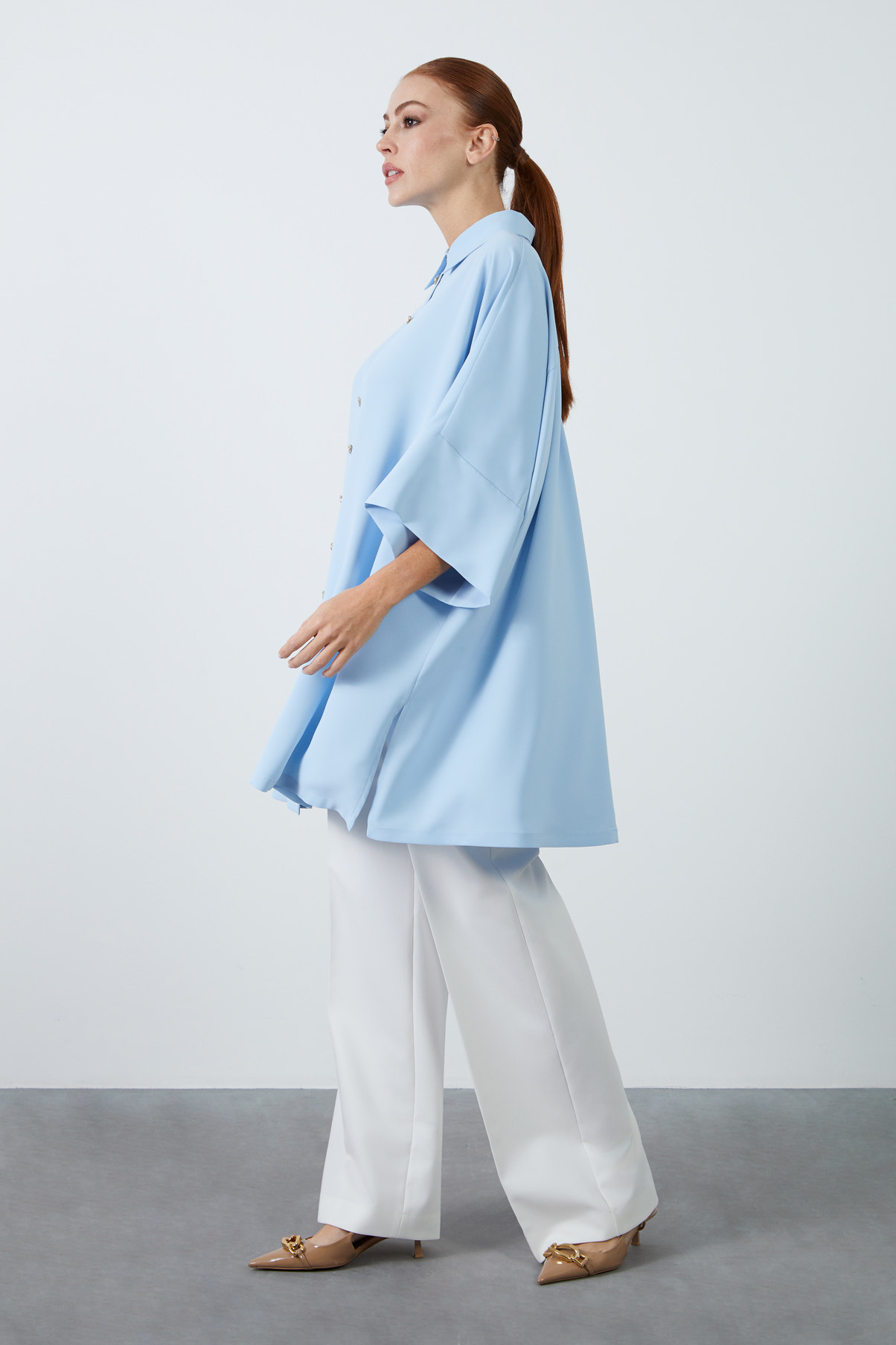 Önü Metal Düğmeli Duble Truvakar Kollu Yanları Yırtmaçlı Mini Elbise