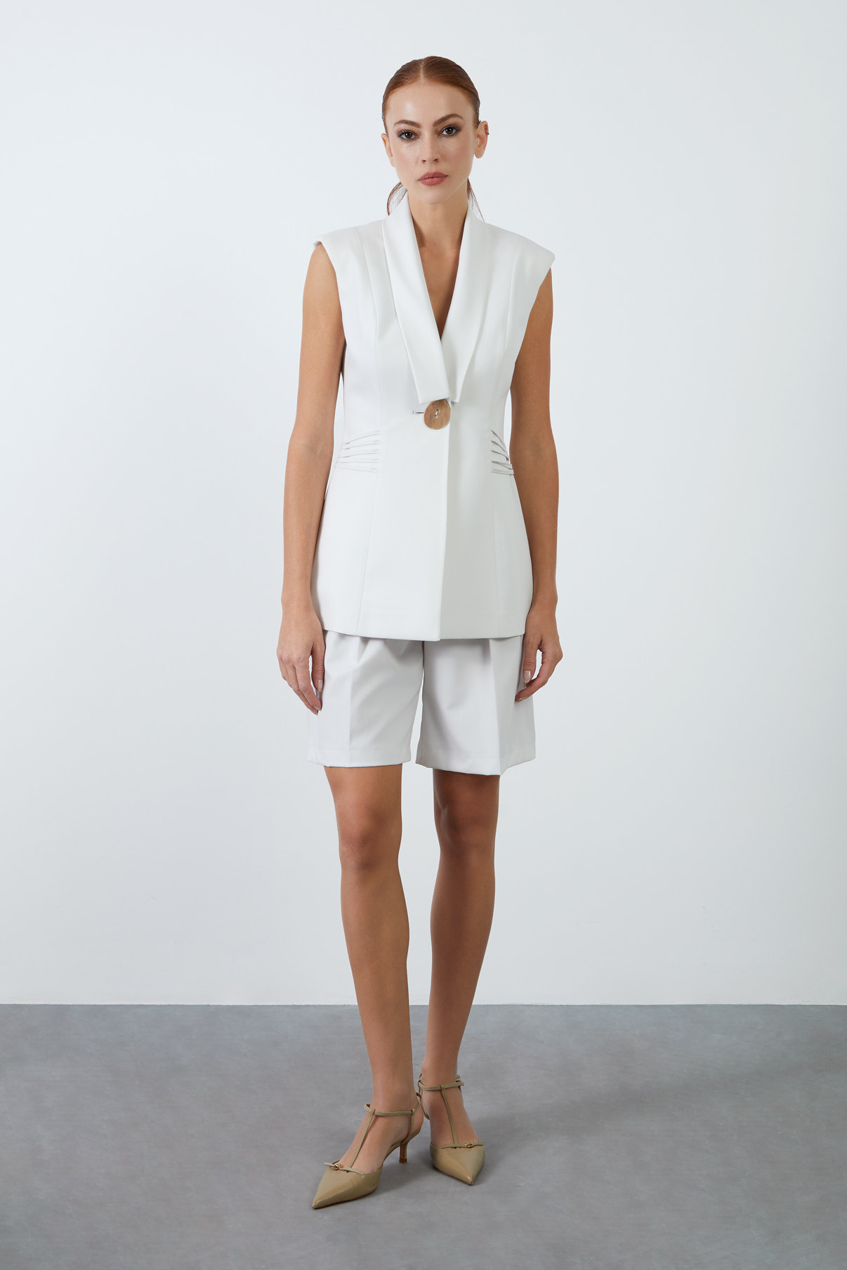 Püsküllü Akseuar Detaylı Vatkalı Kolsuz Yelek