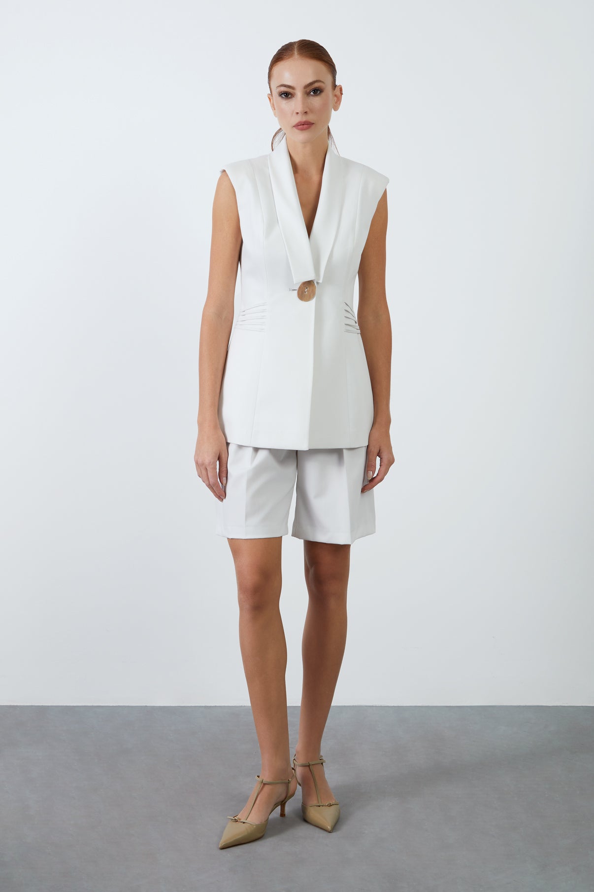 Püsküllü Akseuar Detaylı Vatkalı Kolsuz Yelek