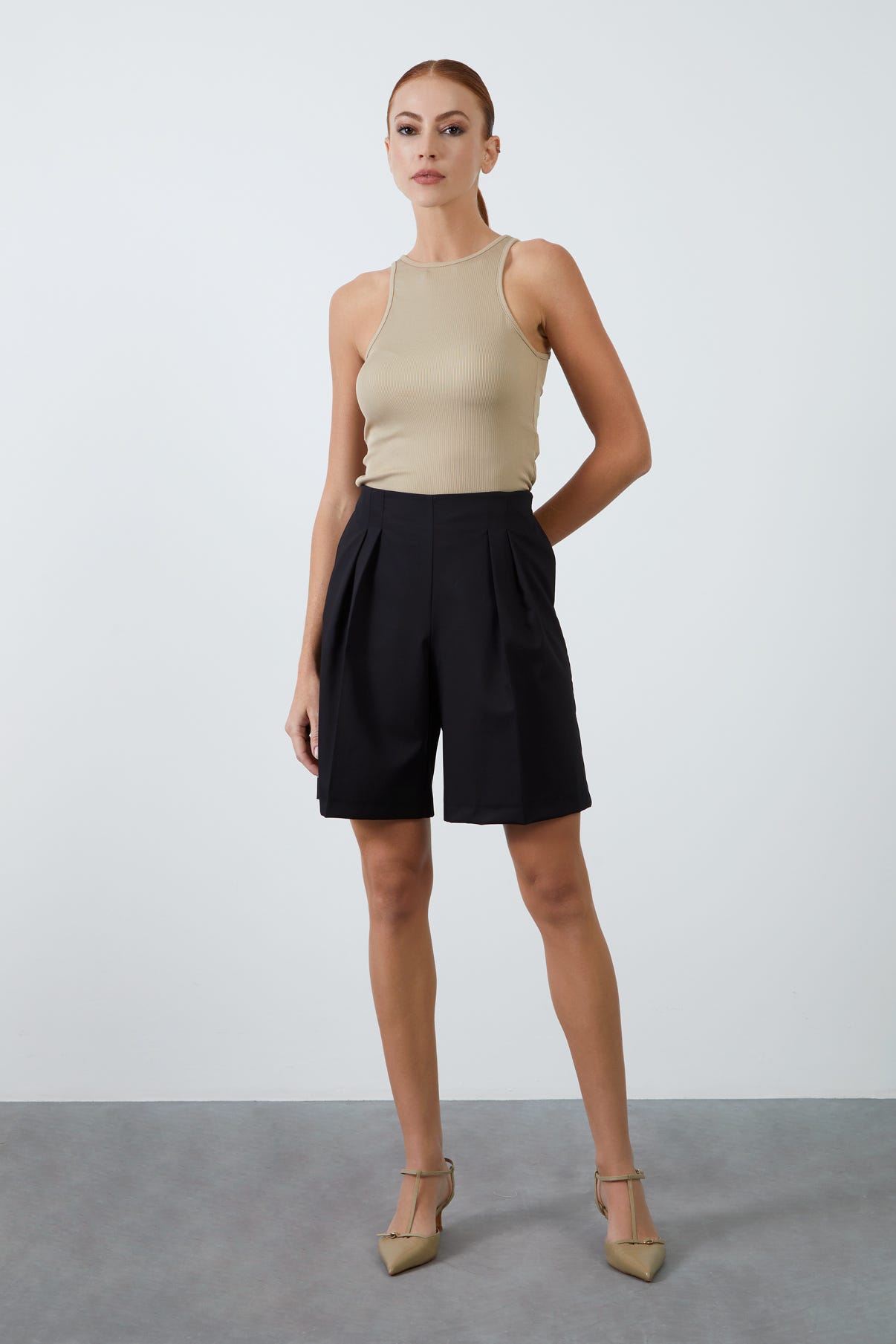 Diz Üstü Klasik Şort