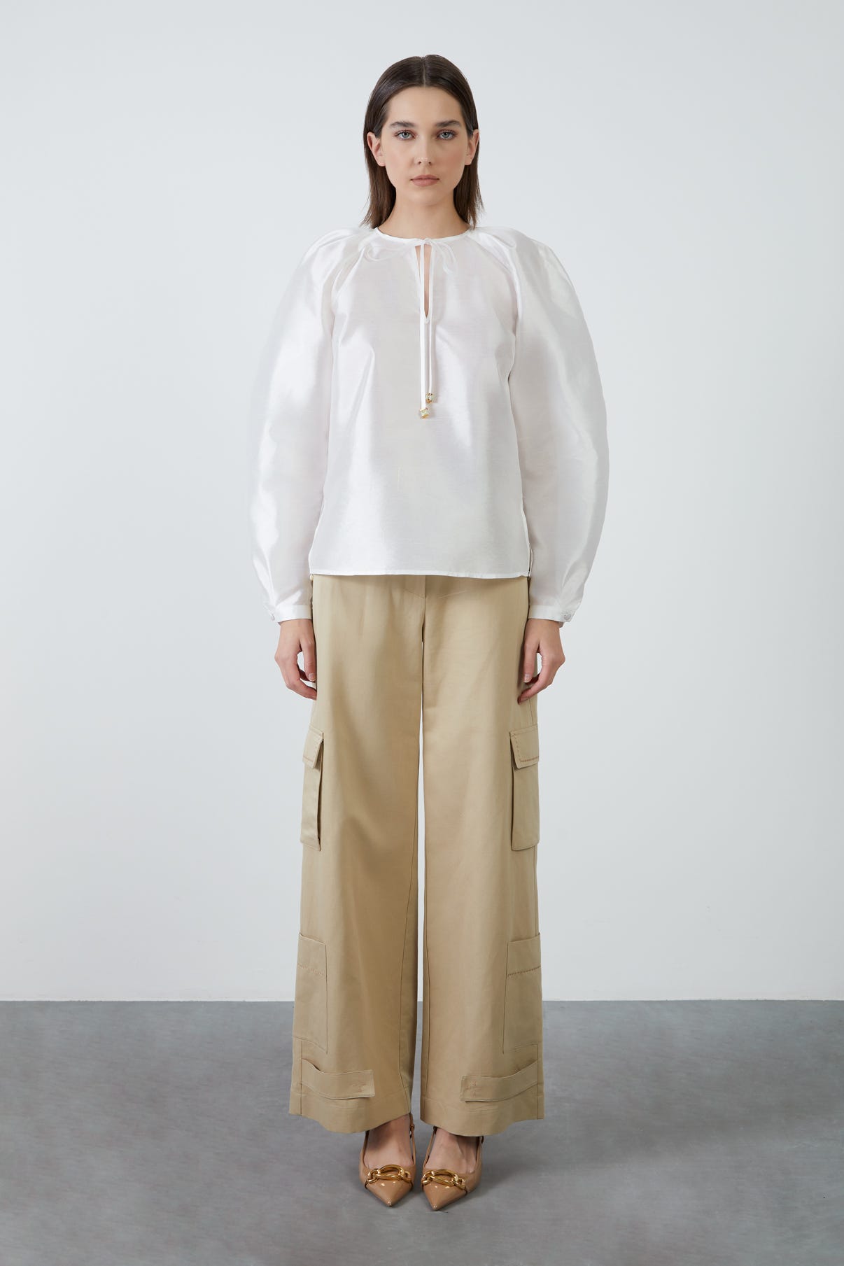 Bağucu İşlemeli Transparan Bluz