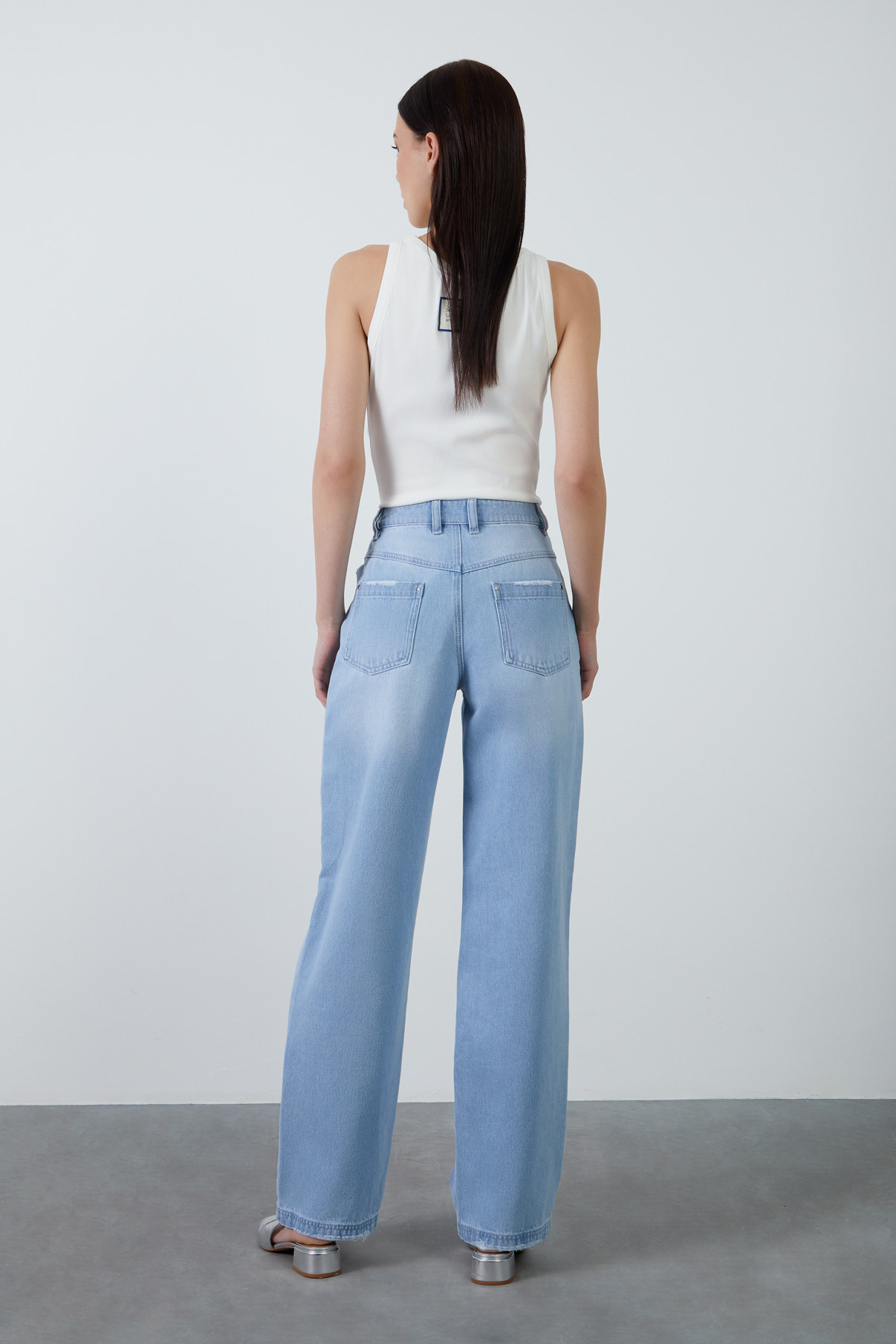 Dizleri Yırtık Efektli Bol Paça Jean Pantolon