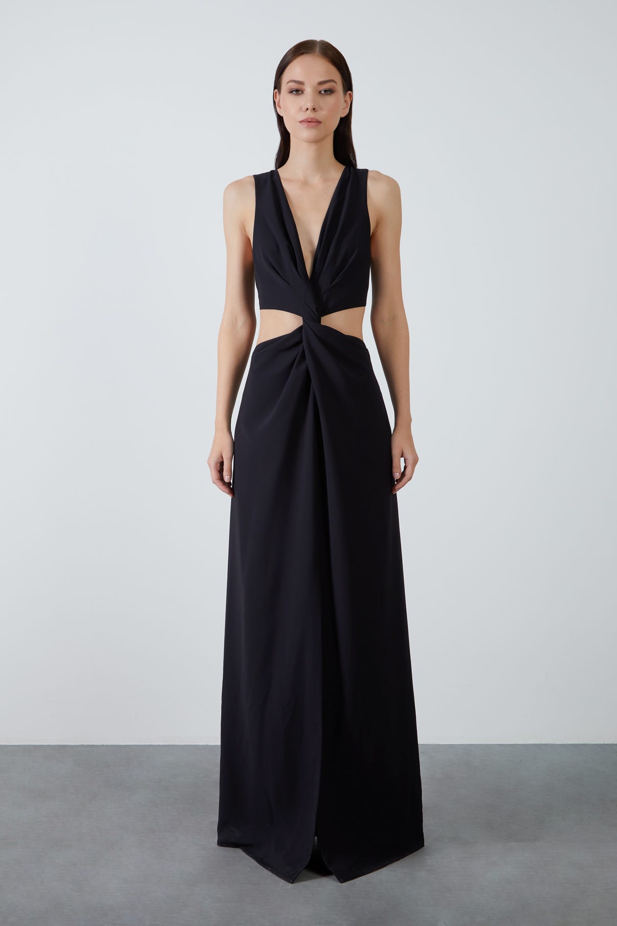 Önü Düğüm Detaylı Göğüs Dekolteli Uzun  Elbise