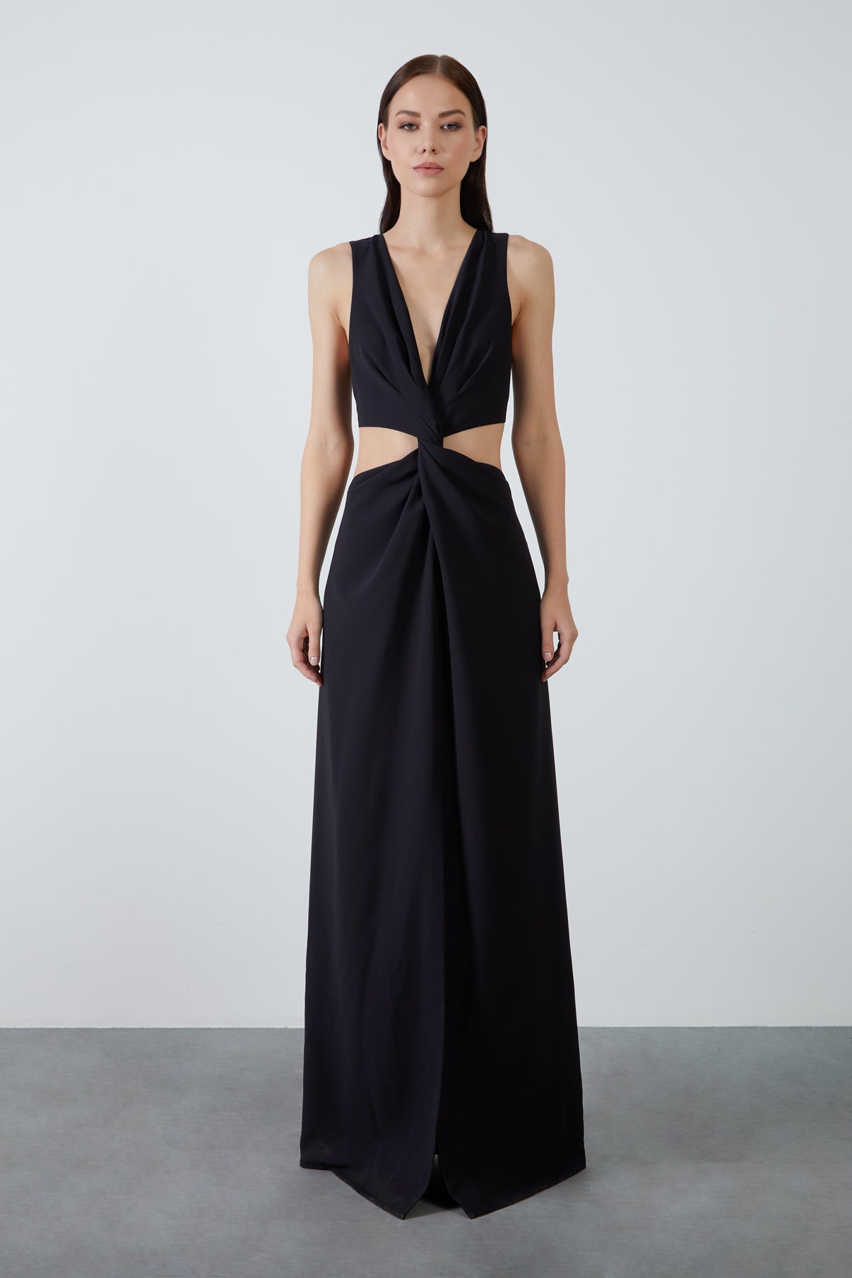 Önü Düğüm Detaylı Göğüs Dekolteli Uzun  Elbise