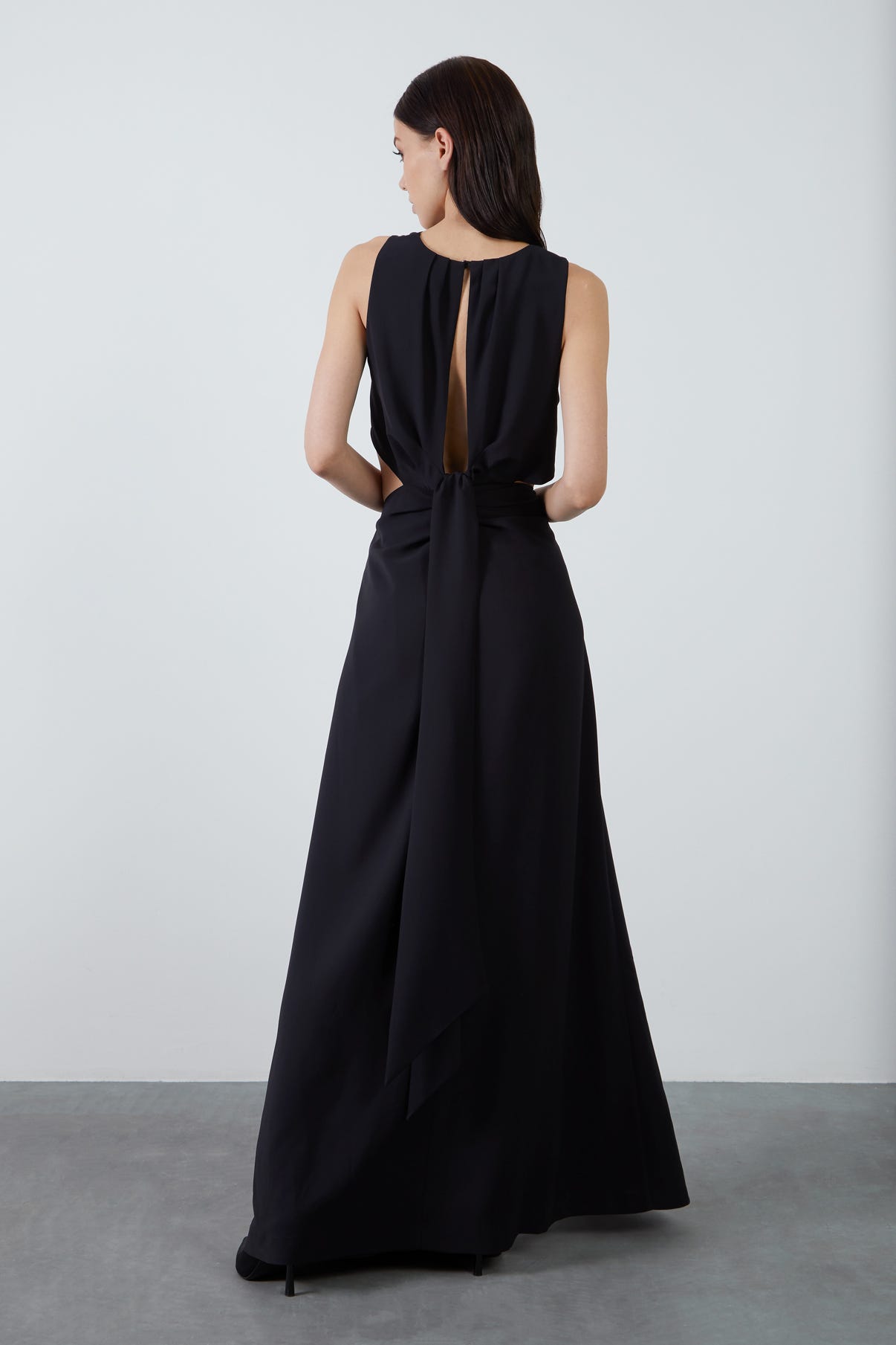 Önü Düğüm Detaylı Göğüs Dekolteli Uzun  Elbise