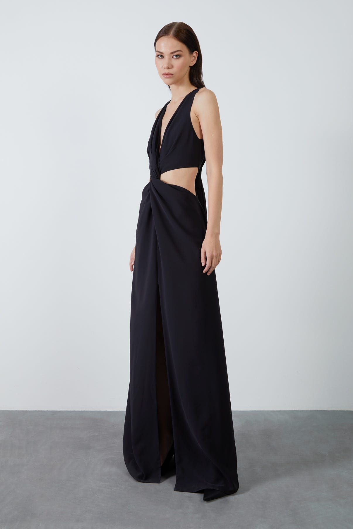 Önü Düğüm Detaylı Göğüs Dekolteli Uzun  Elbise