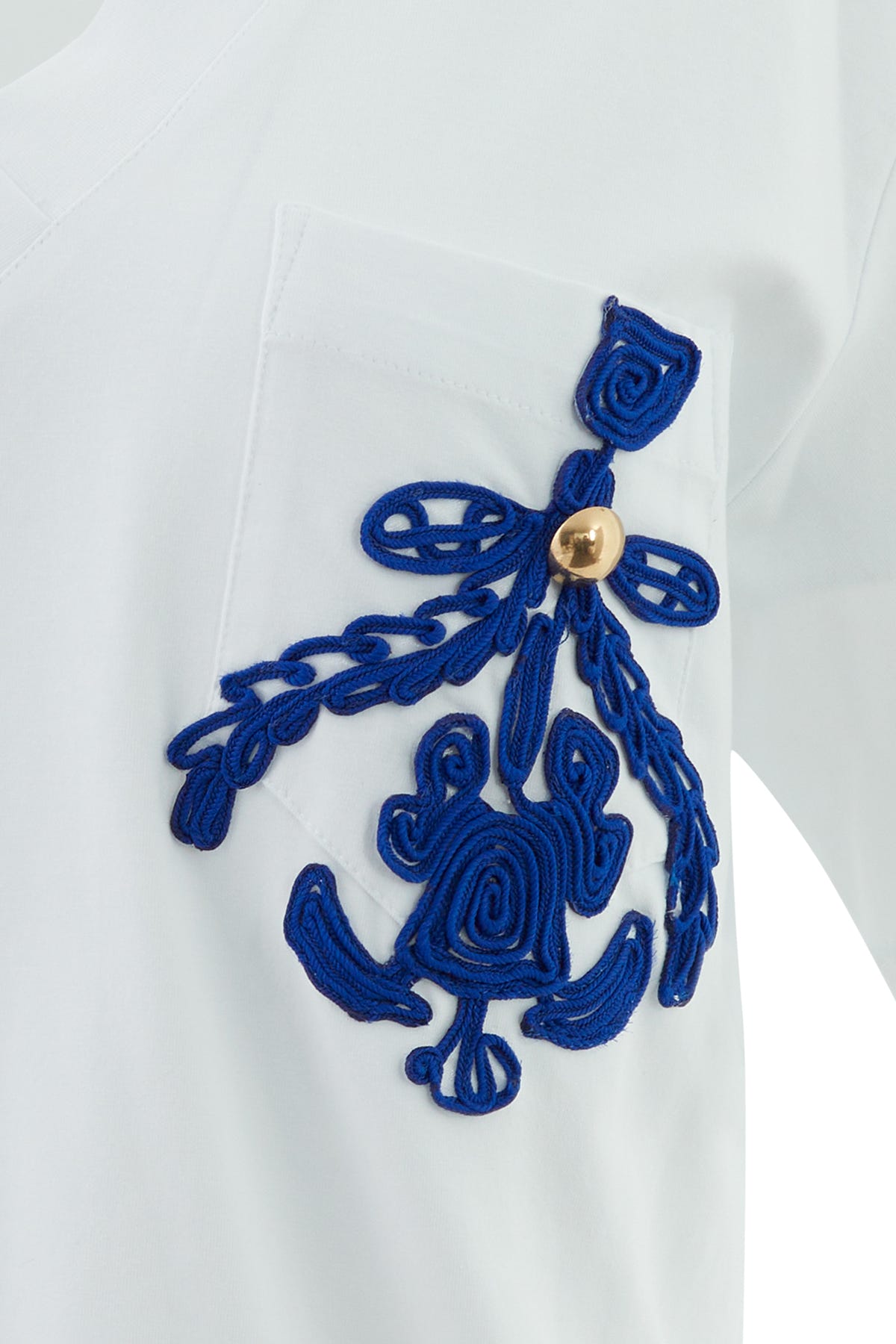 Cep Üstü Nakış Detaylı V Yaka T-shirt