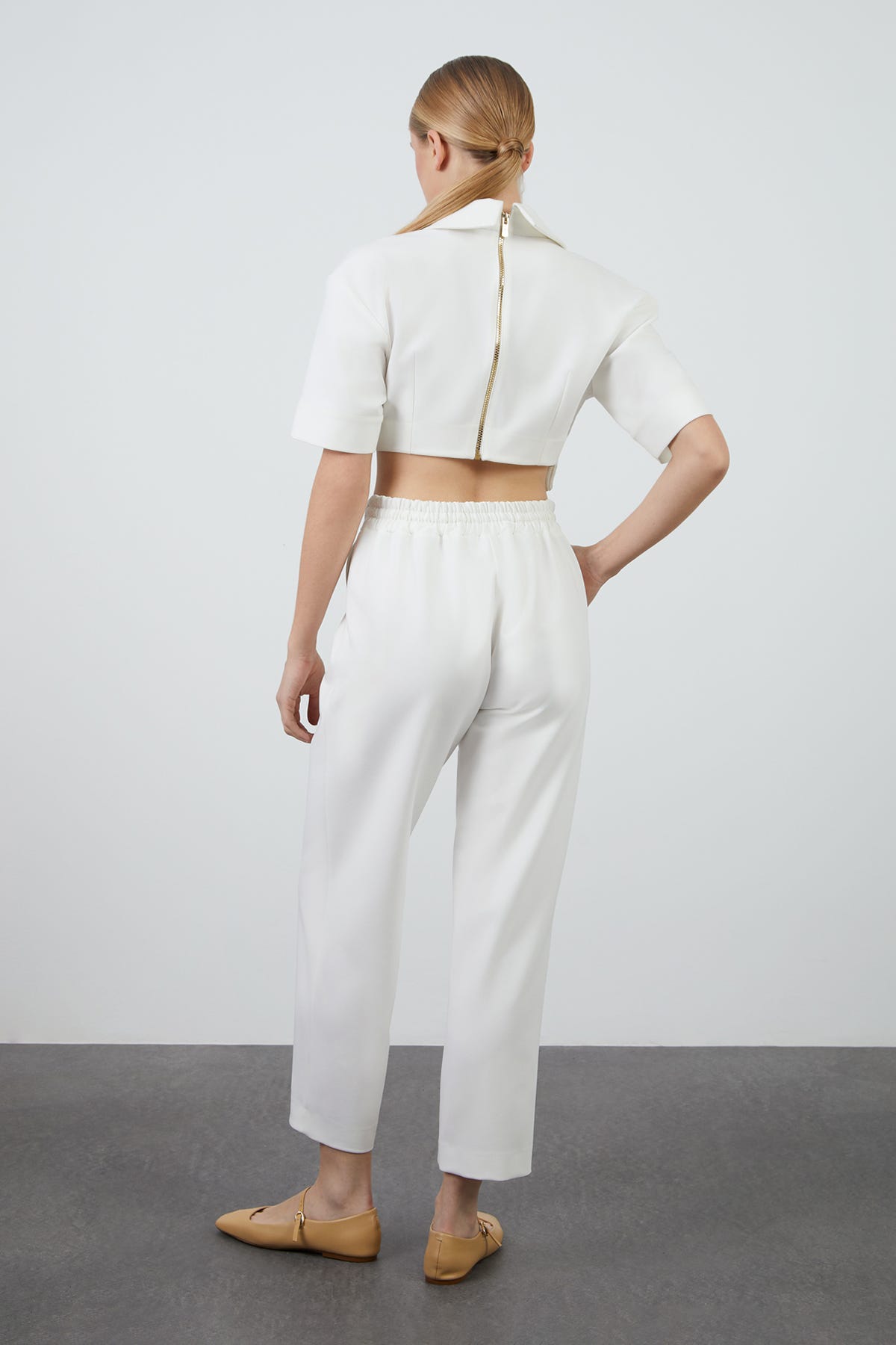 Doğal Süslemeli Crop Bluz