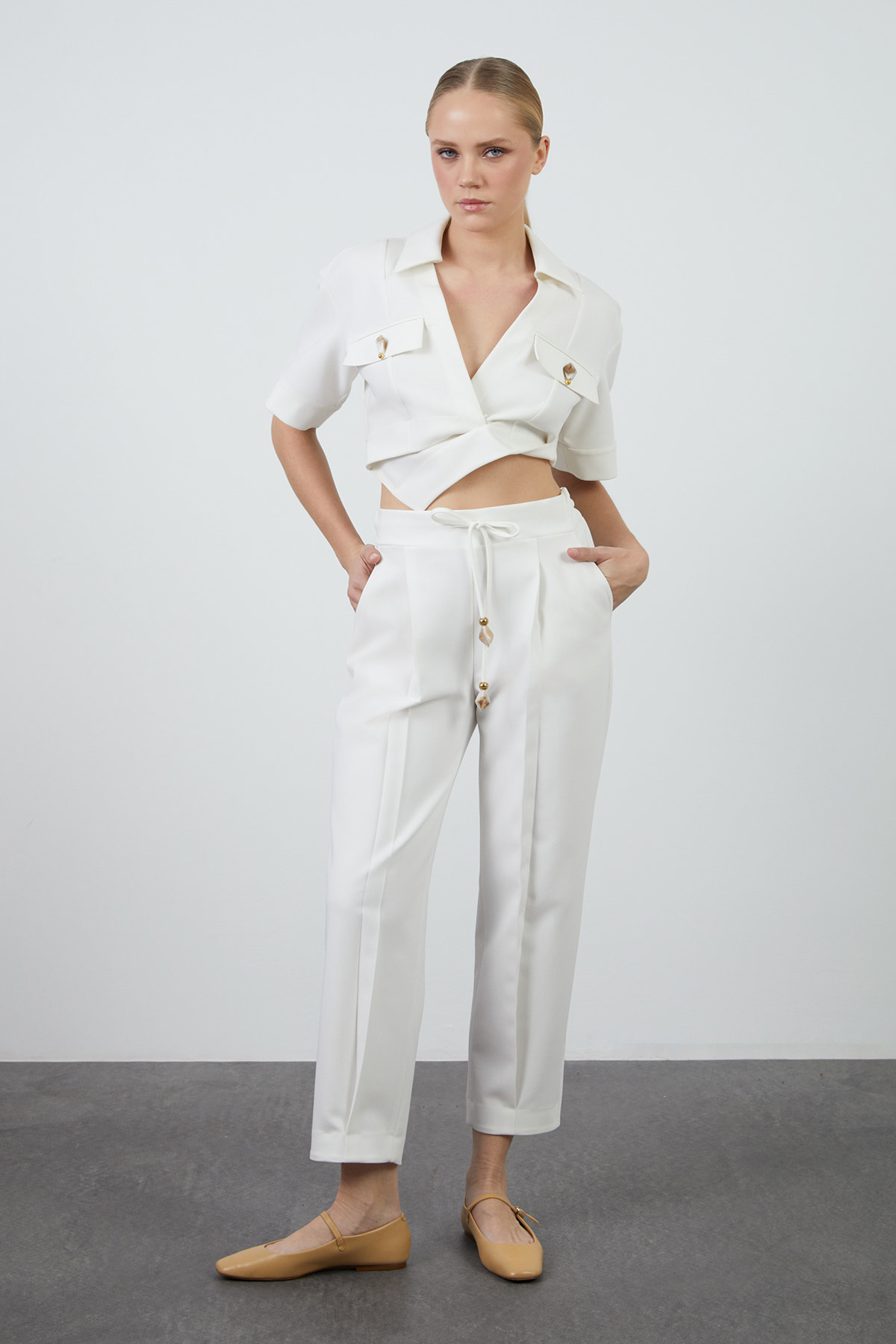 Doğal Süslemeli Crop Bluz