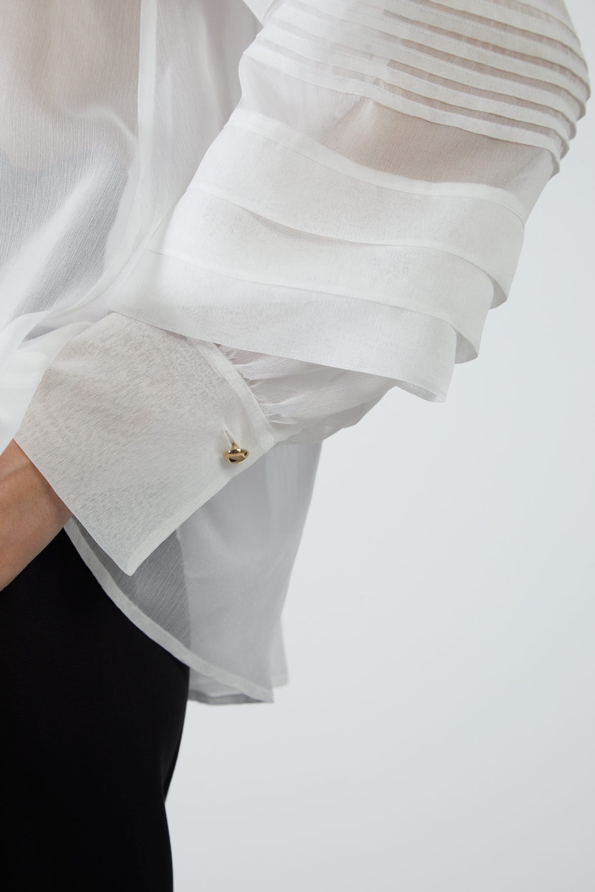 Kolları Nevrür Detaylı Transparan Şifon Gömlek