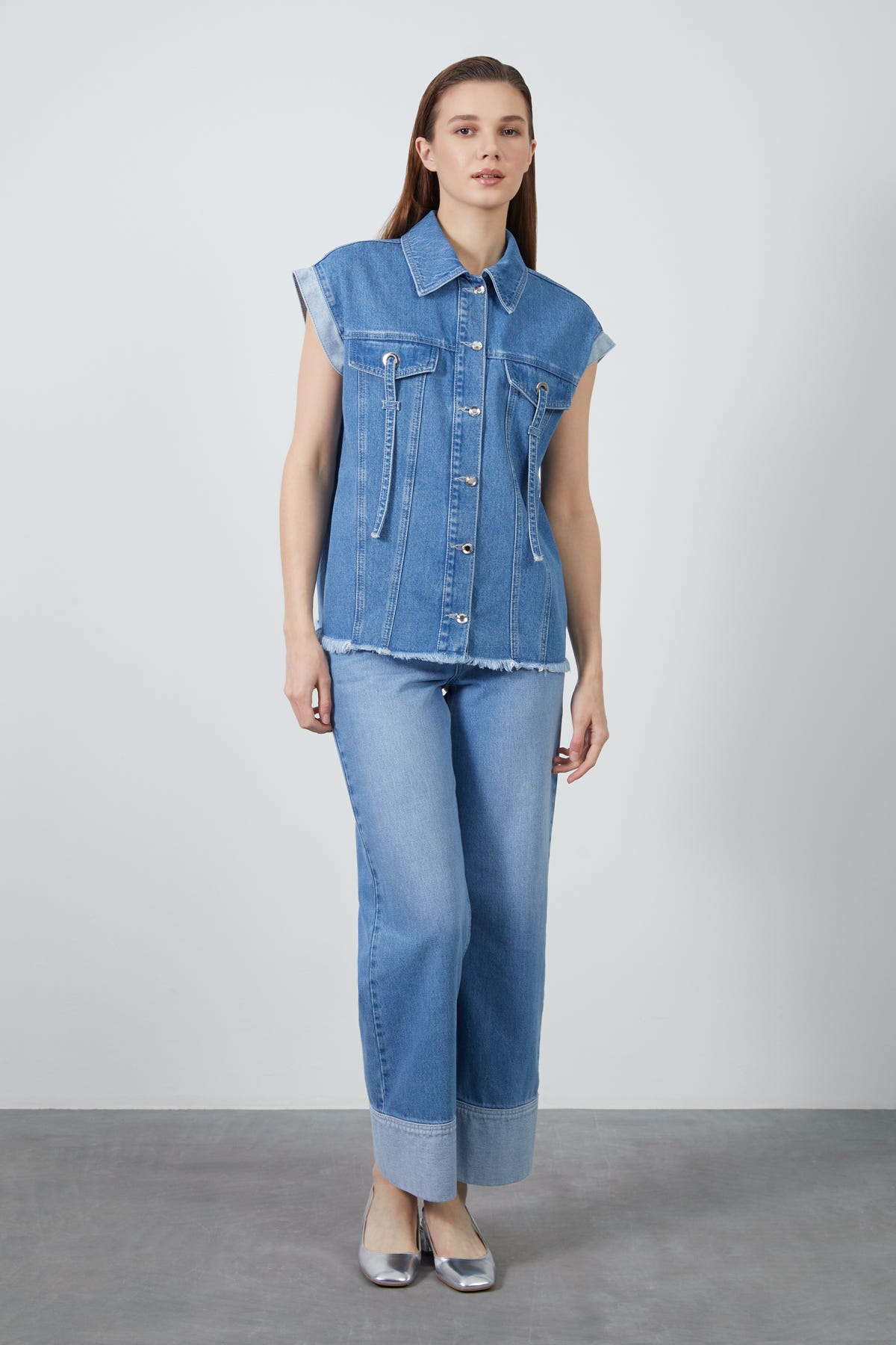 Kuşgözü Detaylı Kristal Düğmeli Denim Ceket