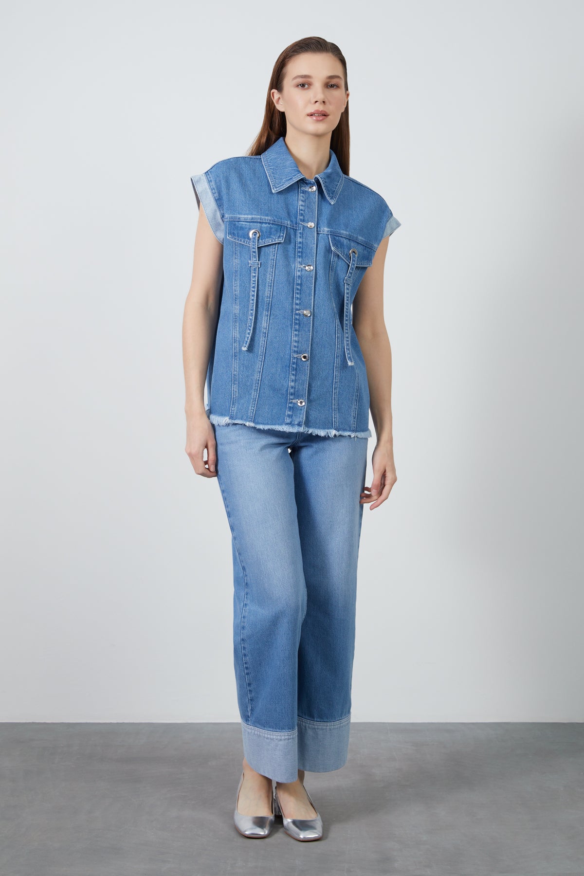 Kuşgözü Detaylı Kristal Düğmeli Denim Ceket