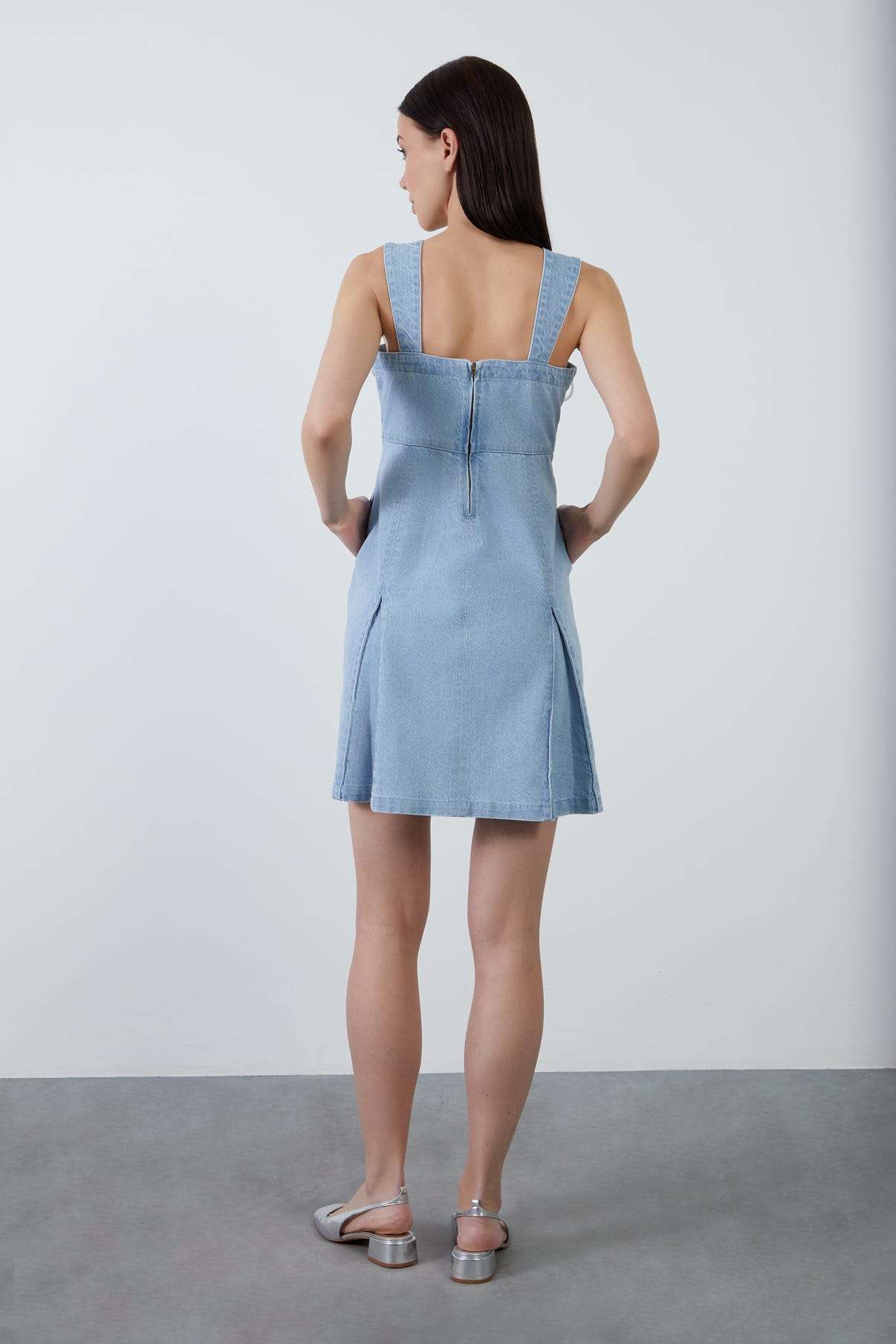 Askılı Kordon Detaylı Mini Denim Elbise