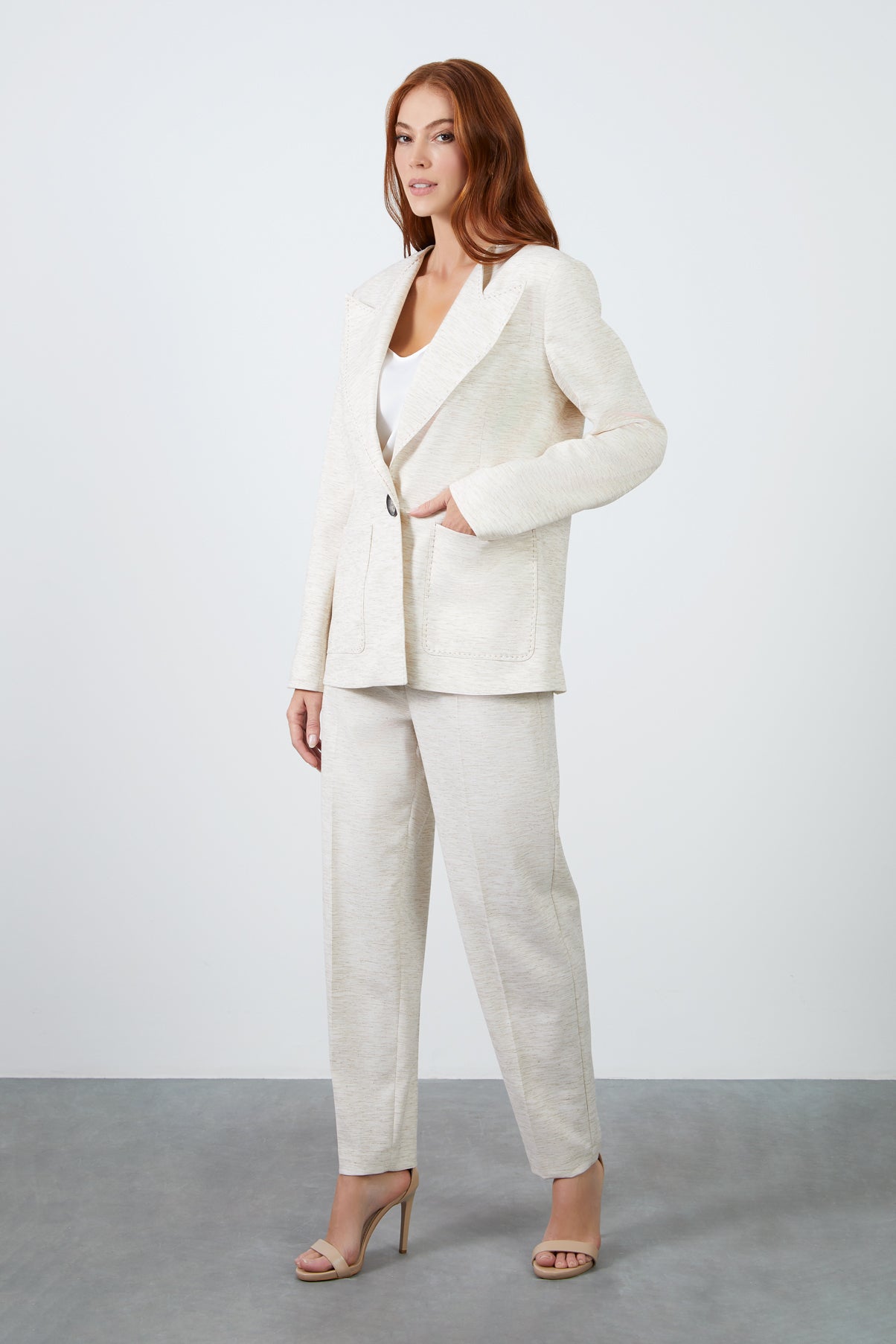 Mono Kapamalı Havuç Pantolonlu Takım