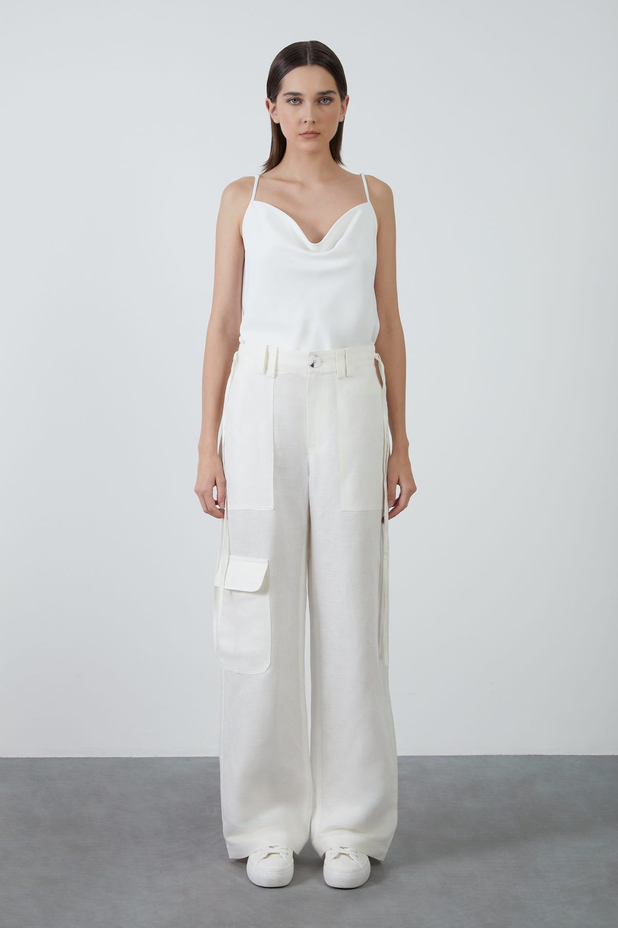 Bağcık Detaylı Büzülebilir Bol Paça Keten Pantolon