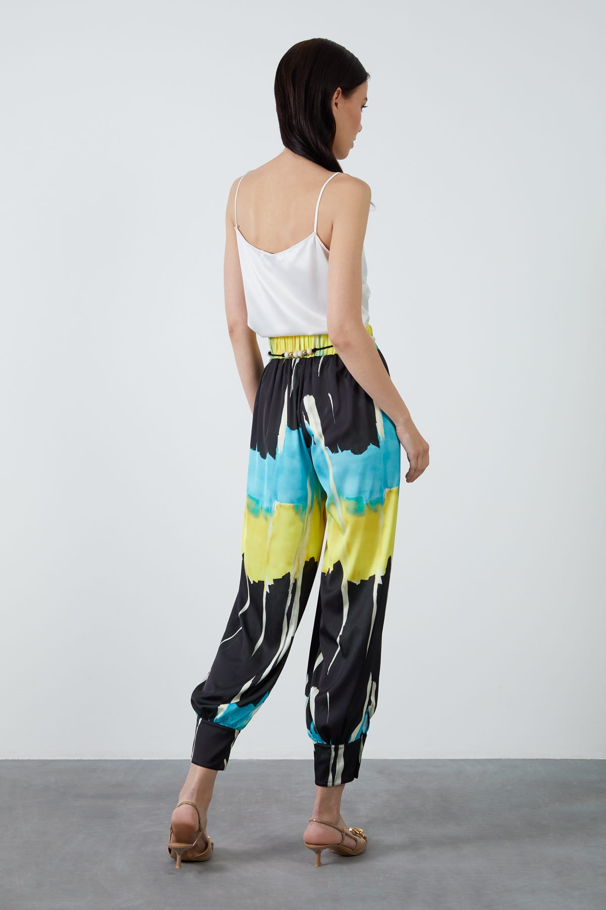 Renkli Beli Aksesuar Detaylı Pantolon