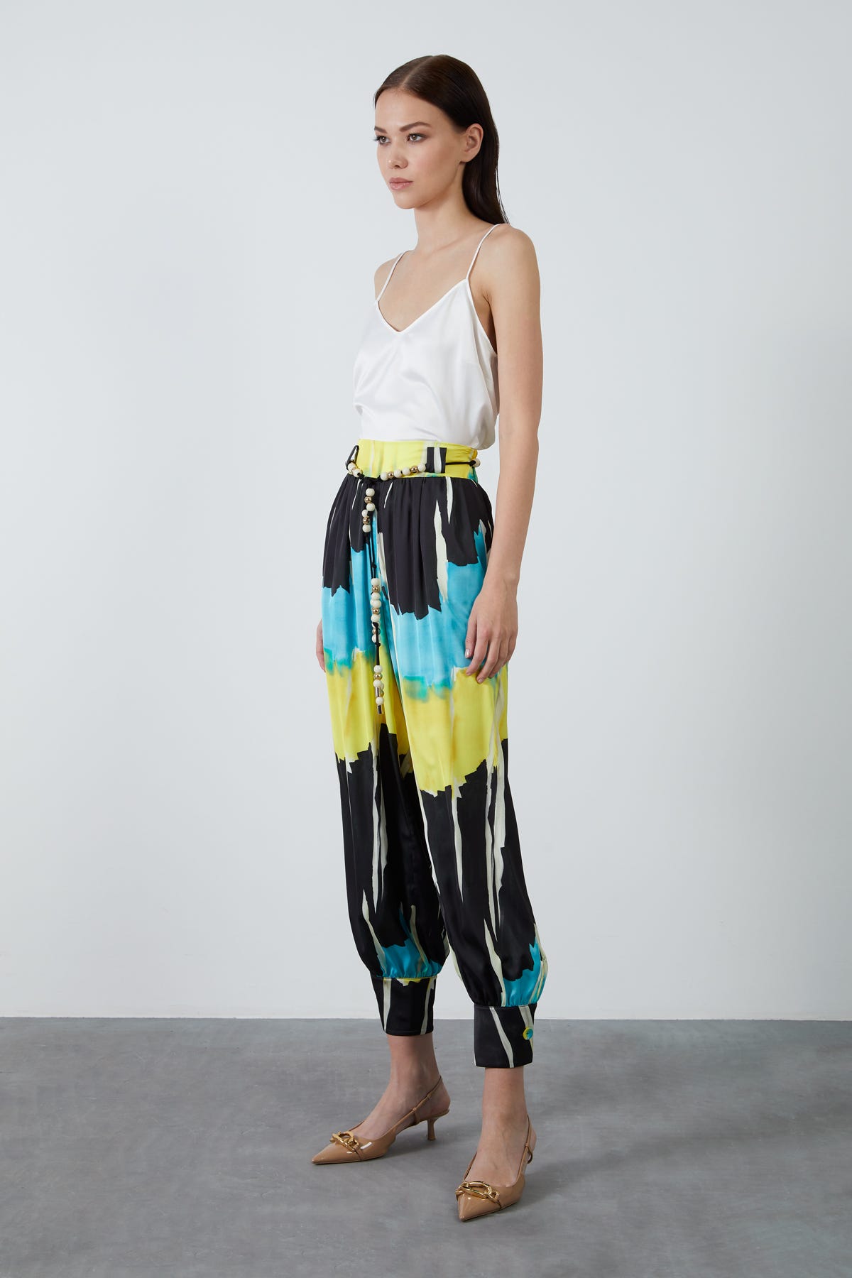 Renkli Beli Aksesuar Detaylı Pantolon