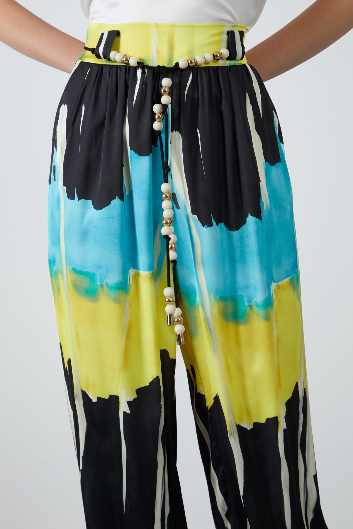 Renkli Beli Aksesuar Detaylı Pantolon