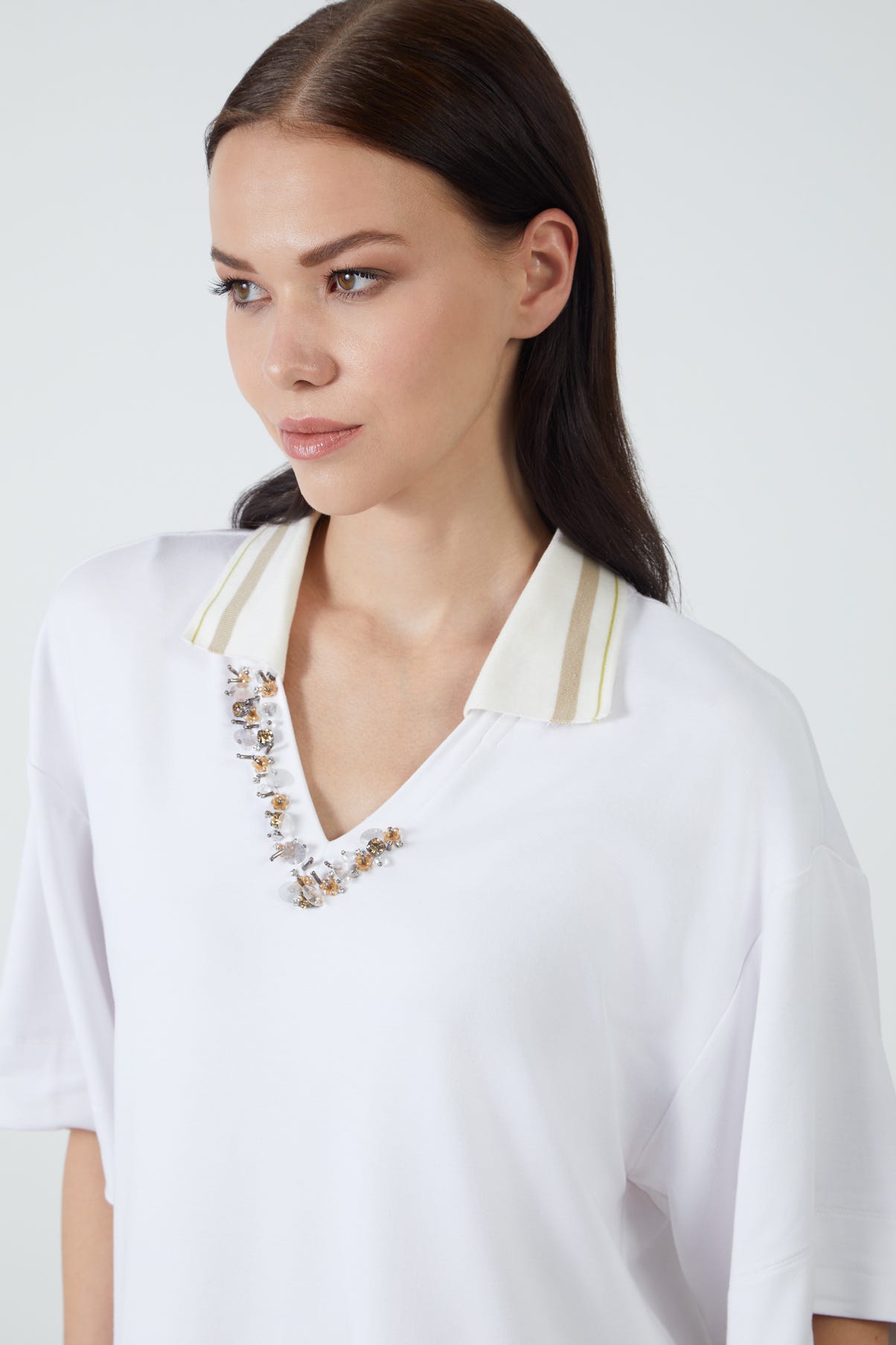 Yaka Ve Kol Ucu Trikolu V Yaka T-shirt